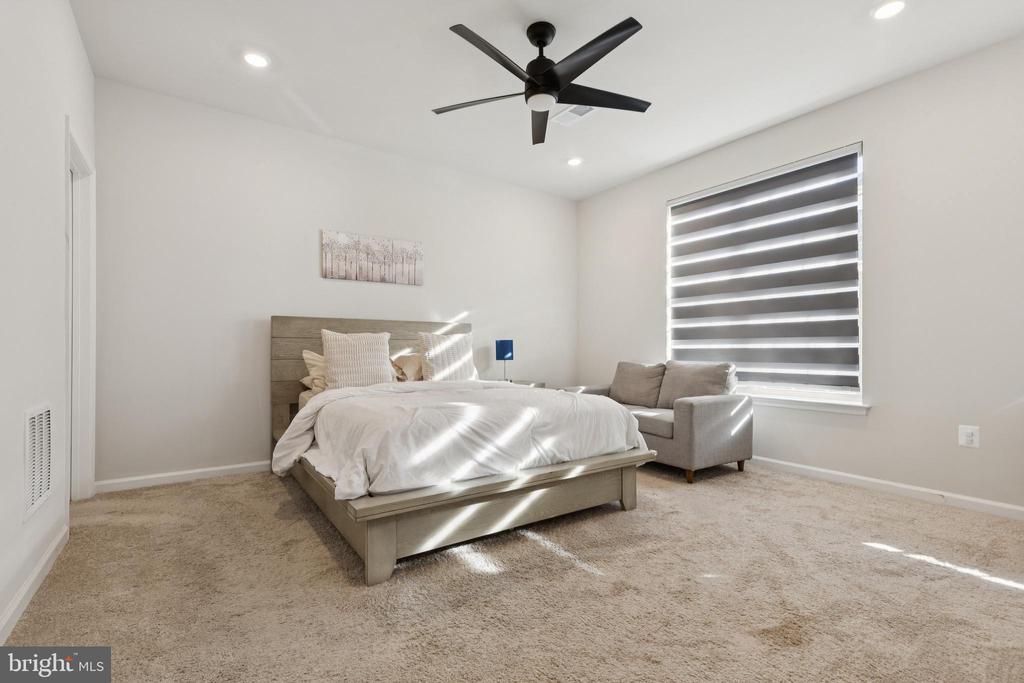 Leesburg, Virginia, 20176, United States, 4 Bedrooms Bedrooms, ,4 BathroomsBathrooms,Residential,For Sale,1983431