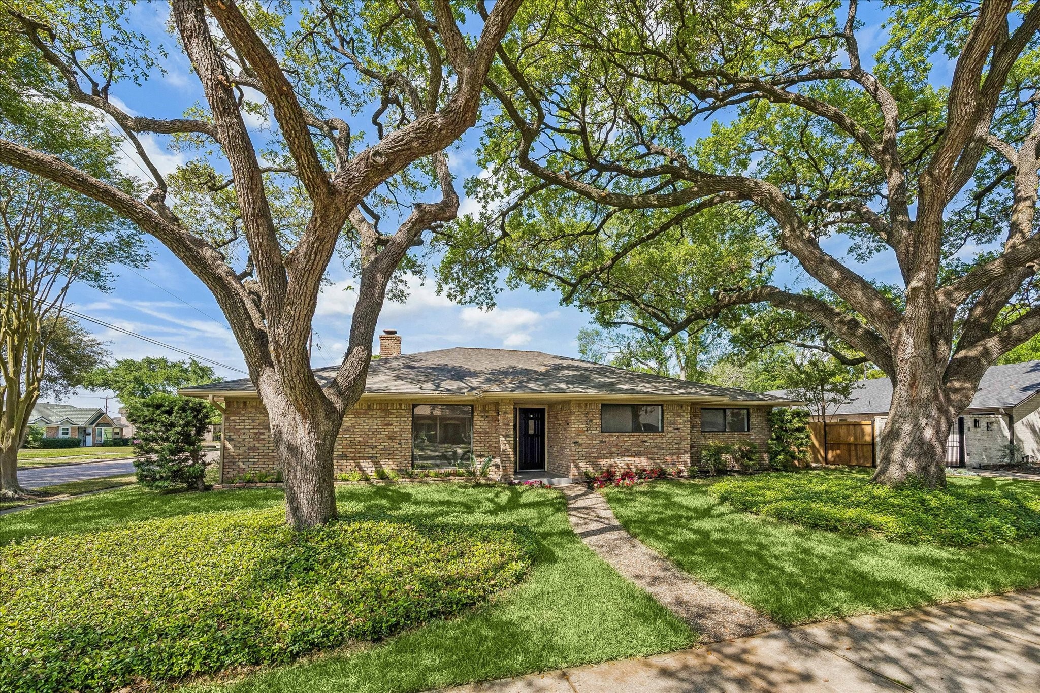  6234 Yarwell Drive - 物件實景