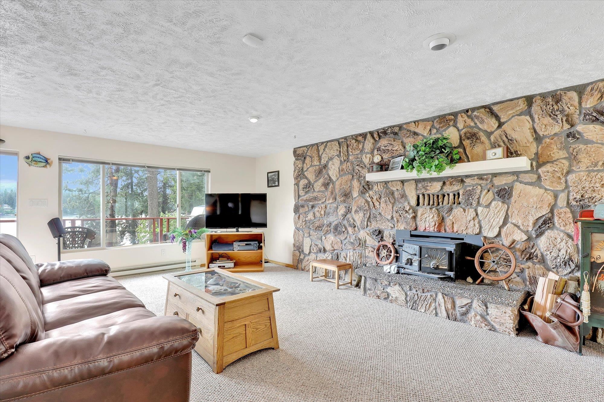 Newman Lake, Washington, 99025, United States, 4 Bedrooms Bedrooms, ,3 BathroomsBathrooms,Residential,For Sale,1929094