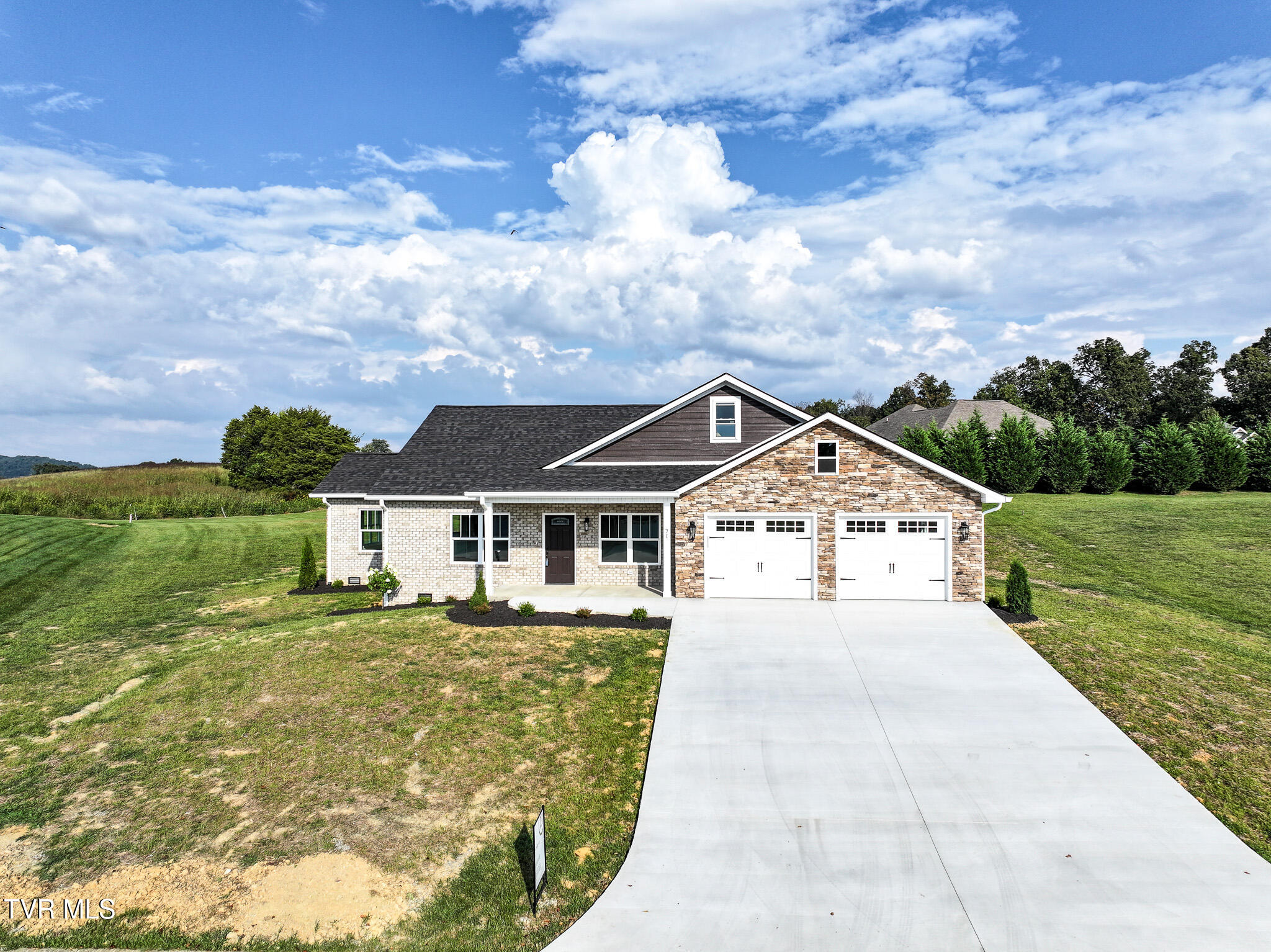 Greeneville, Tennessee, 37745, United States, 3 Bedrooms Bedrooms, ,2 BathroomsBathrooms,Residential,For Sale,1984464