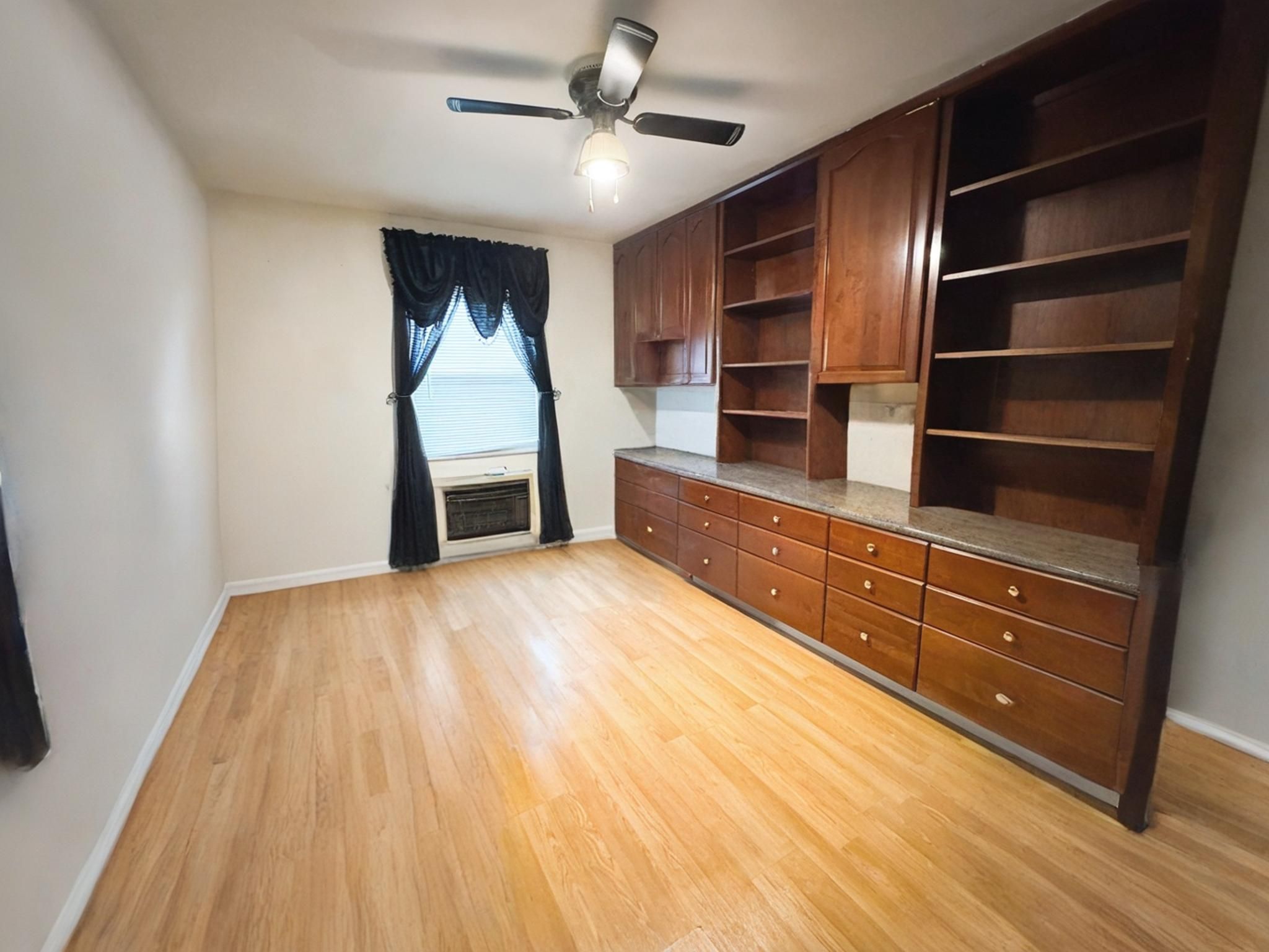 Brooklyn, New York, 11234, United States, 8 Bedrooms Bedrooms, ,7 BathroomsBathrooms,Residential,For Sale,2005197