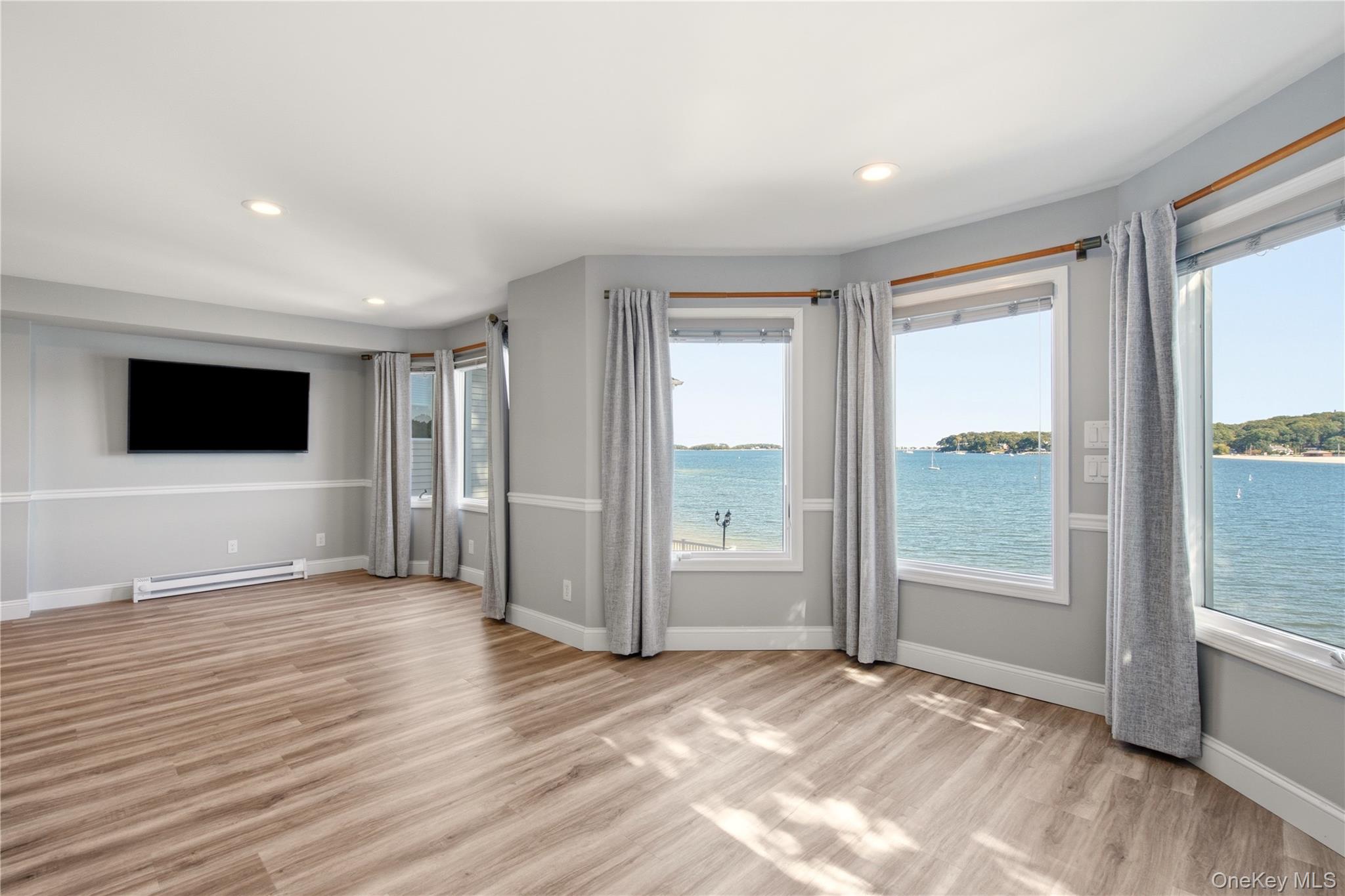  565 Mckinley Terrace, Centerport, NY, 11721 - 物件實景