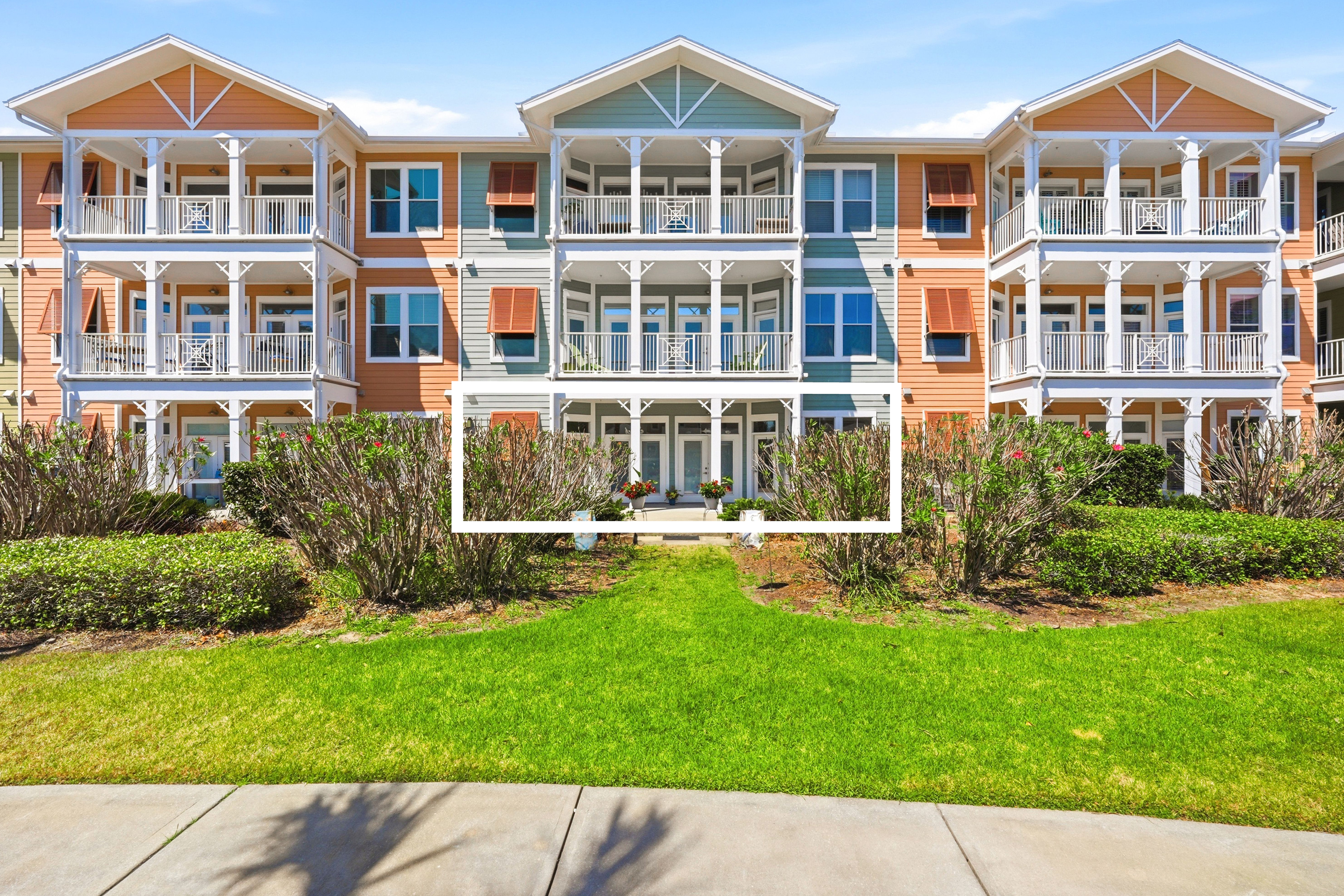  Resort-Style First-Floor Condo With Private Patio - 物件實景