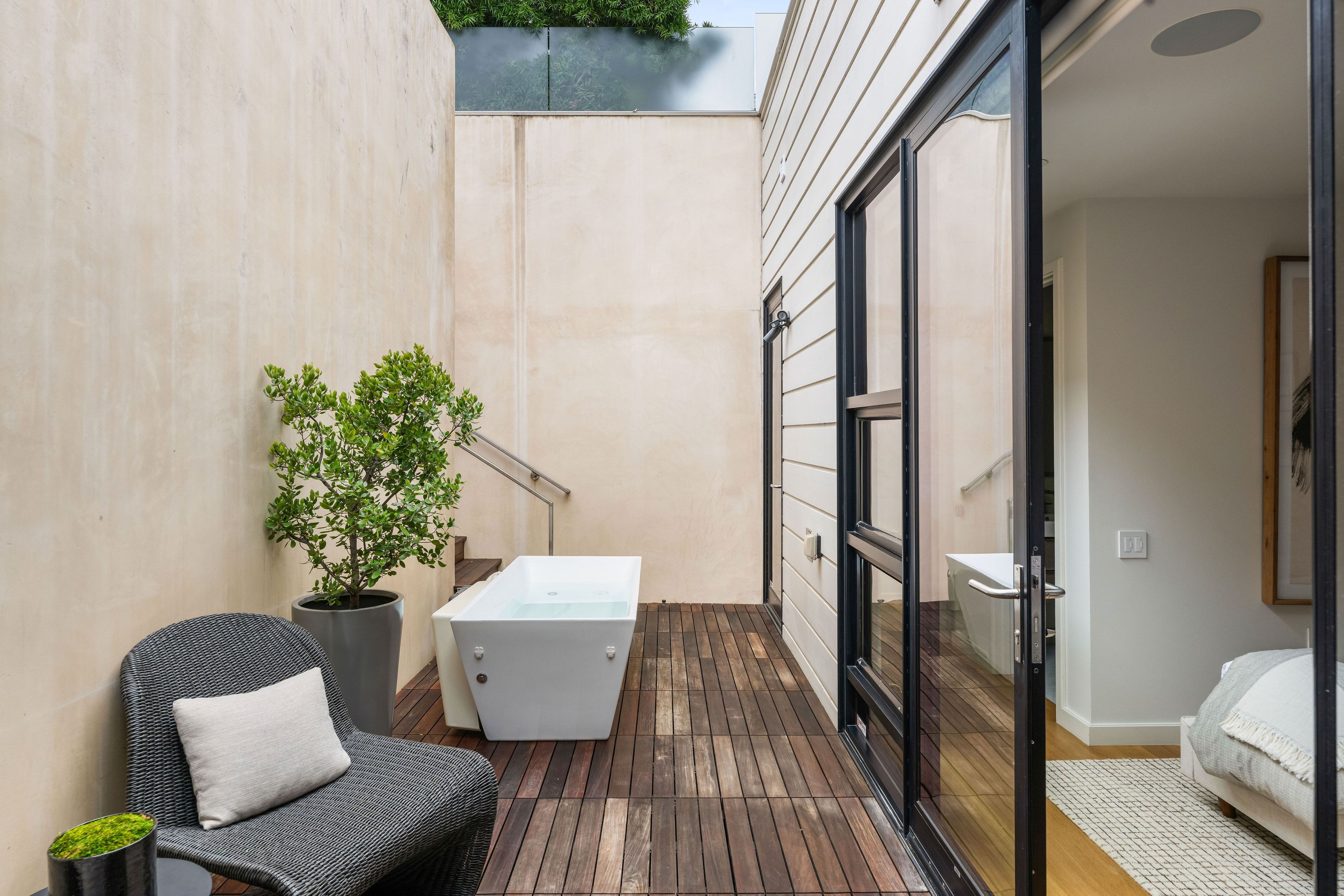  Contemporary Condo w/Large Deeded Garden - 物件實景
