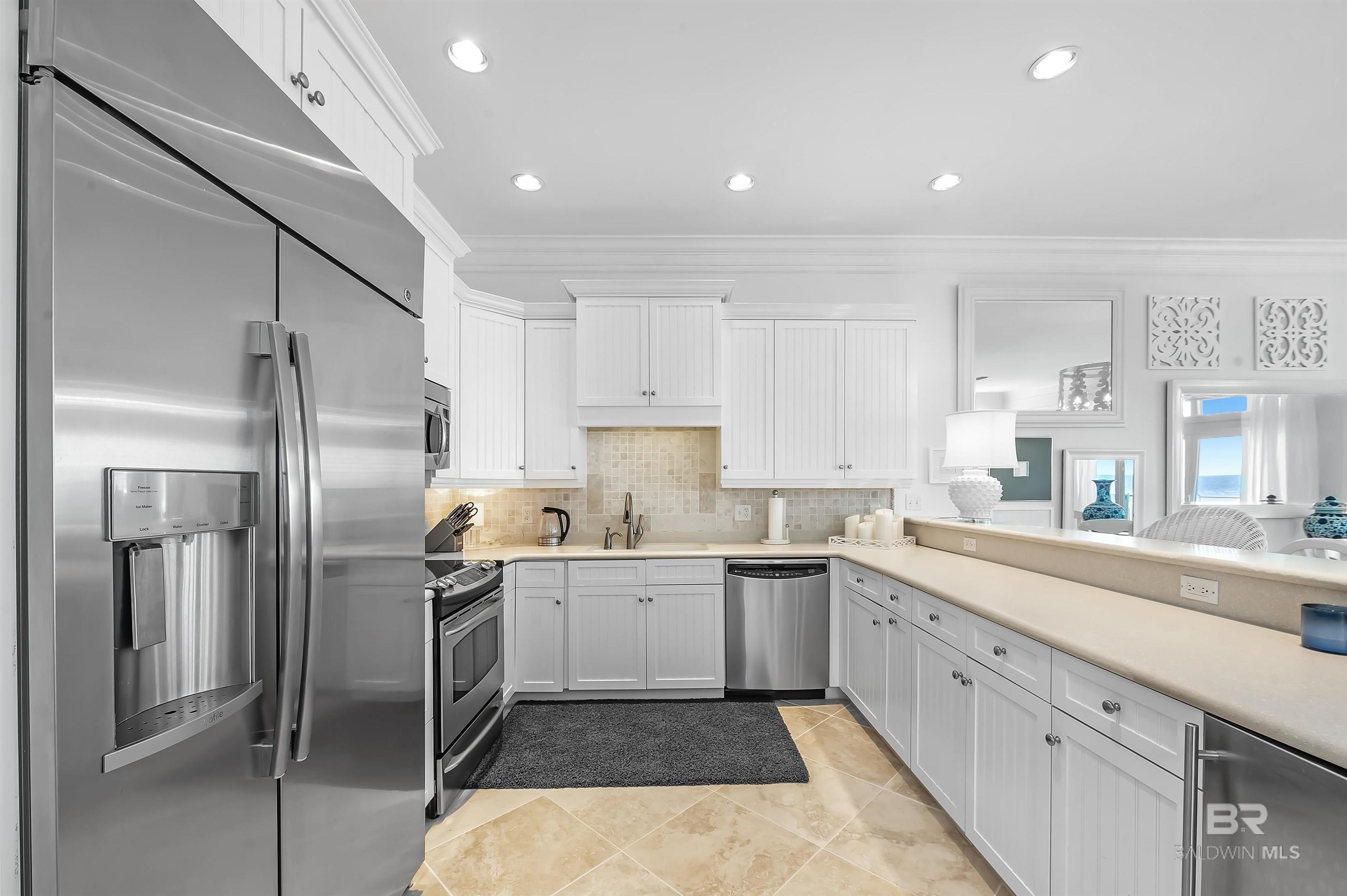 Pensacola, Florida, 32507, United States, 8 Bedrooms Bedrooms, ,9 BathroomsBathrooms,Residential,For Sale,1983870