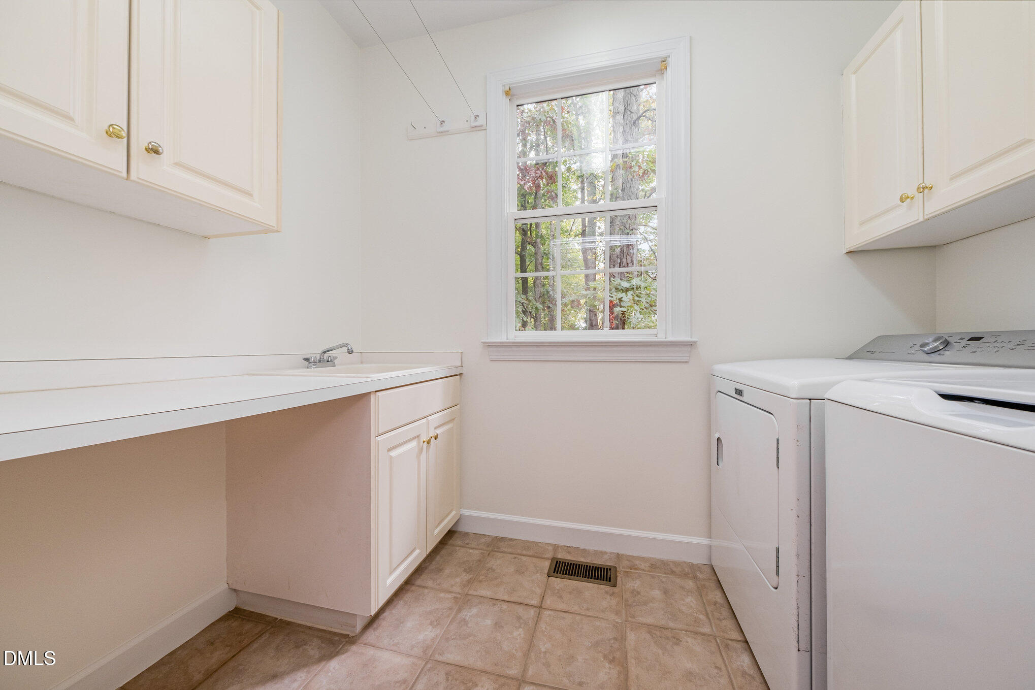 Apex, North Carolina, 27502, United States, 4 Bedrooms Bedrooms, ,4 BathroomsBathrooms,Residential,For Sale,1986214