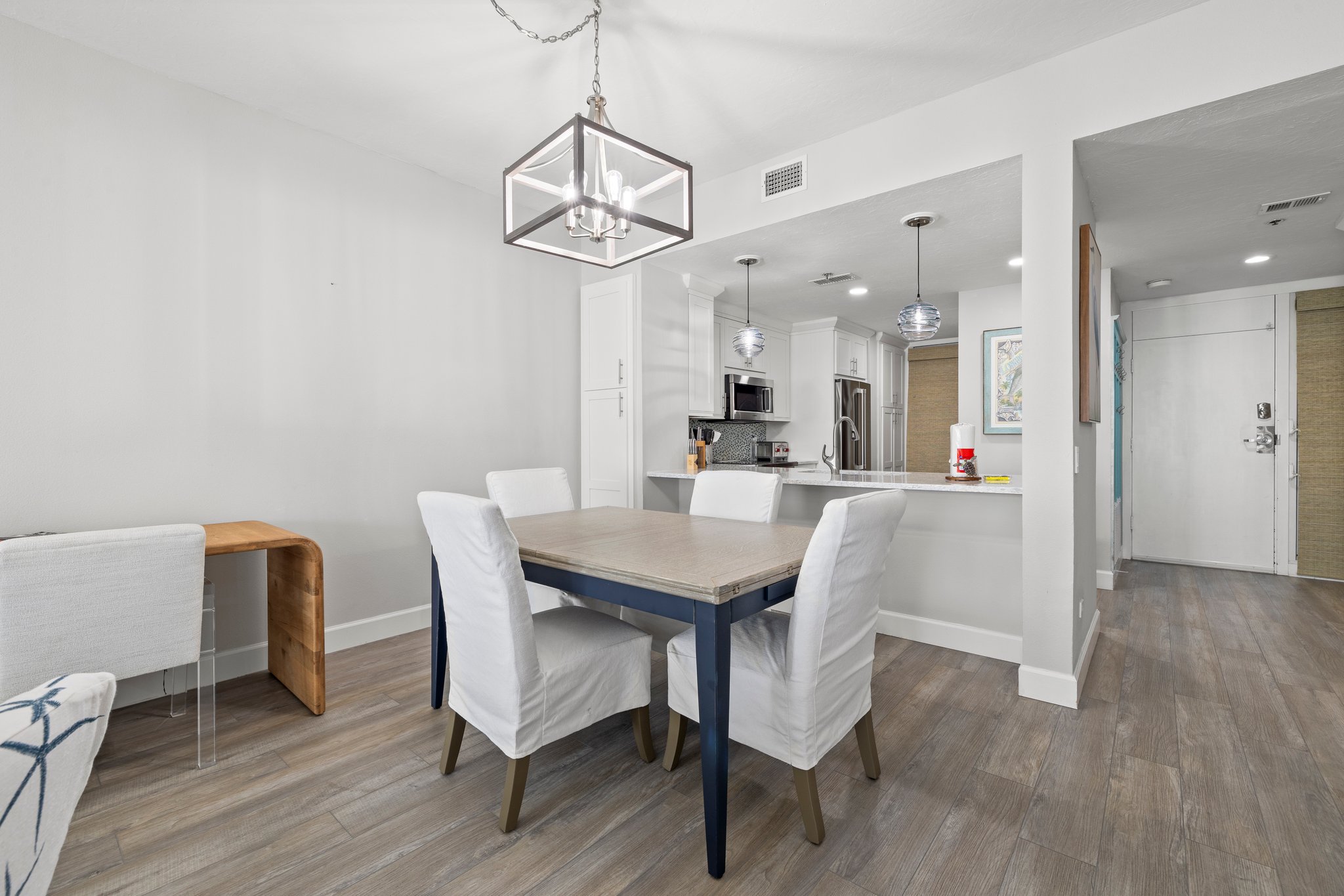 Longboat Key, Florida, 34228, United States, 2 Bedrooms Bedrooms, ,2 BathroomsBathrooms,Residential,For Sale,1851438