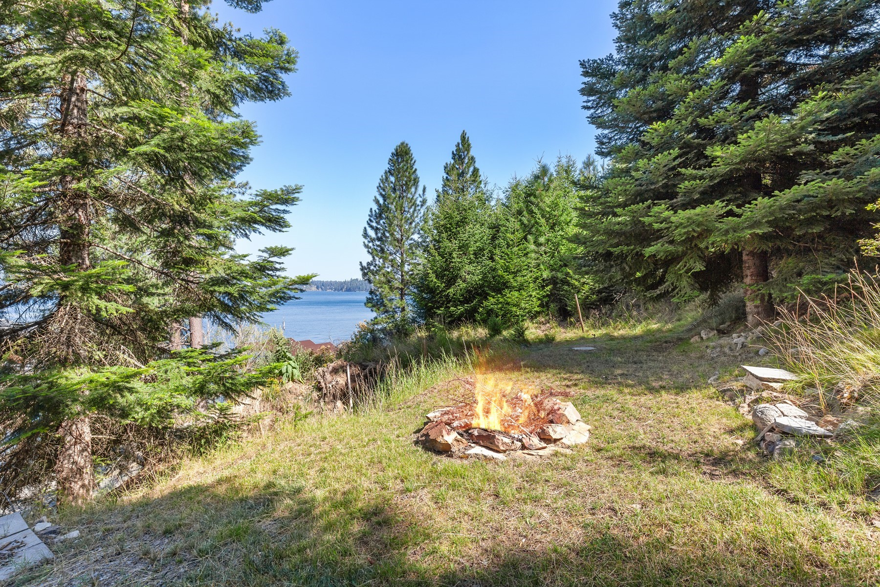  Hayden Lake Close-in w/ Big Potential - 物件實景