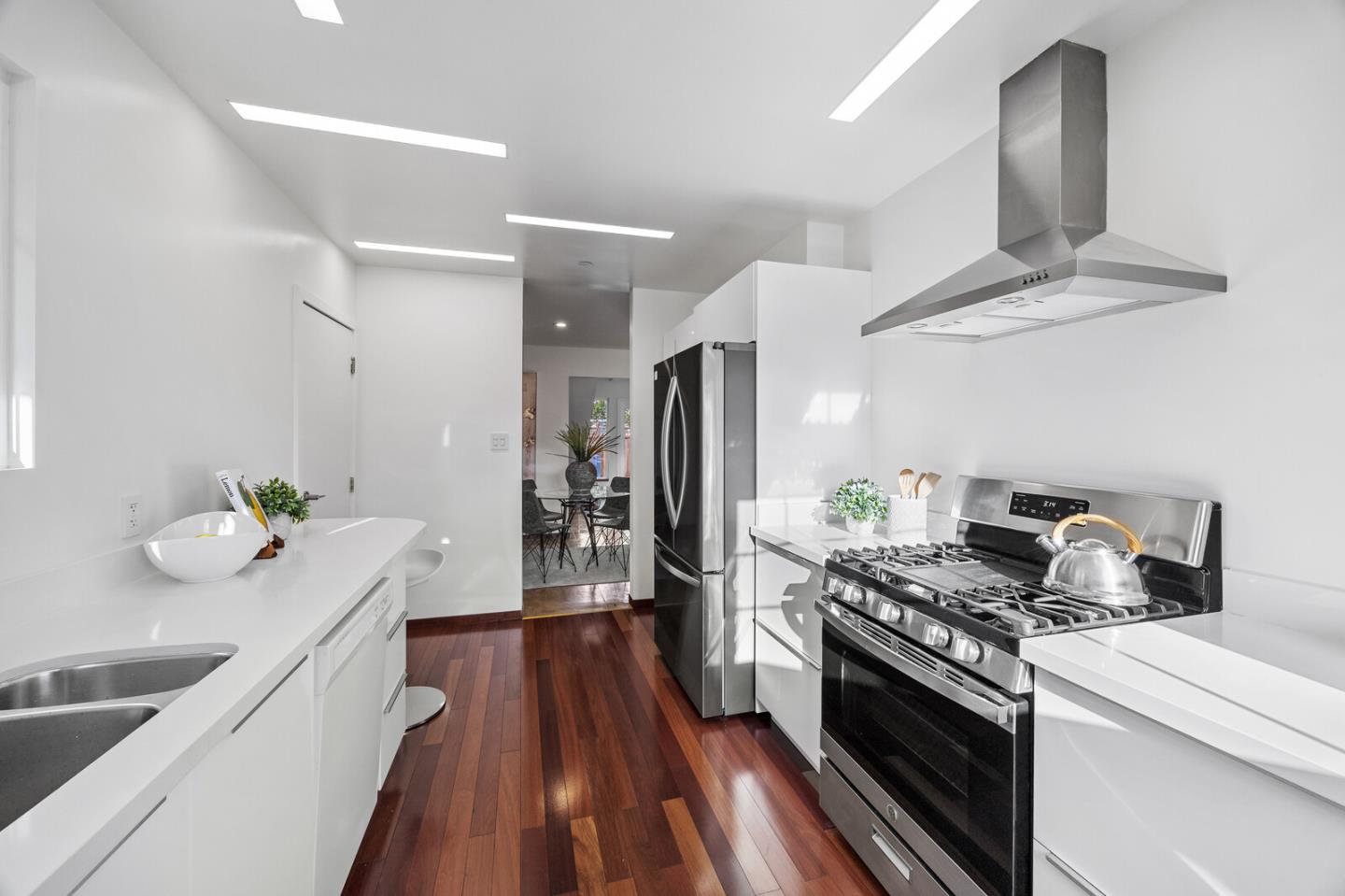 San Mateo, California, 94402, United States, 3 Bedrooms Bedrooms, ,2 BathroomsBathrooms,Residential,For Sale,1987583