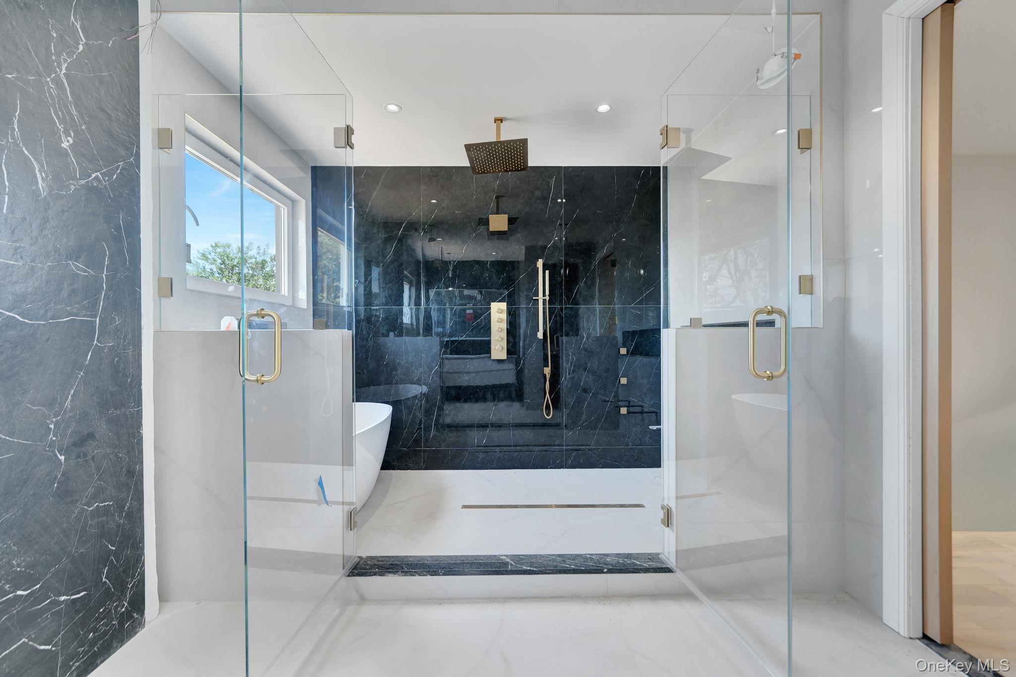  748 Carman Avenue, Westbury, NY, 11590 - 物件實景