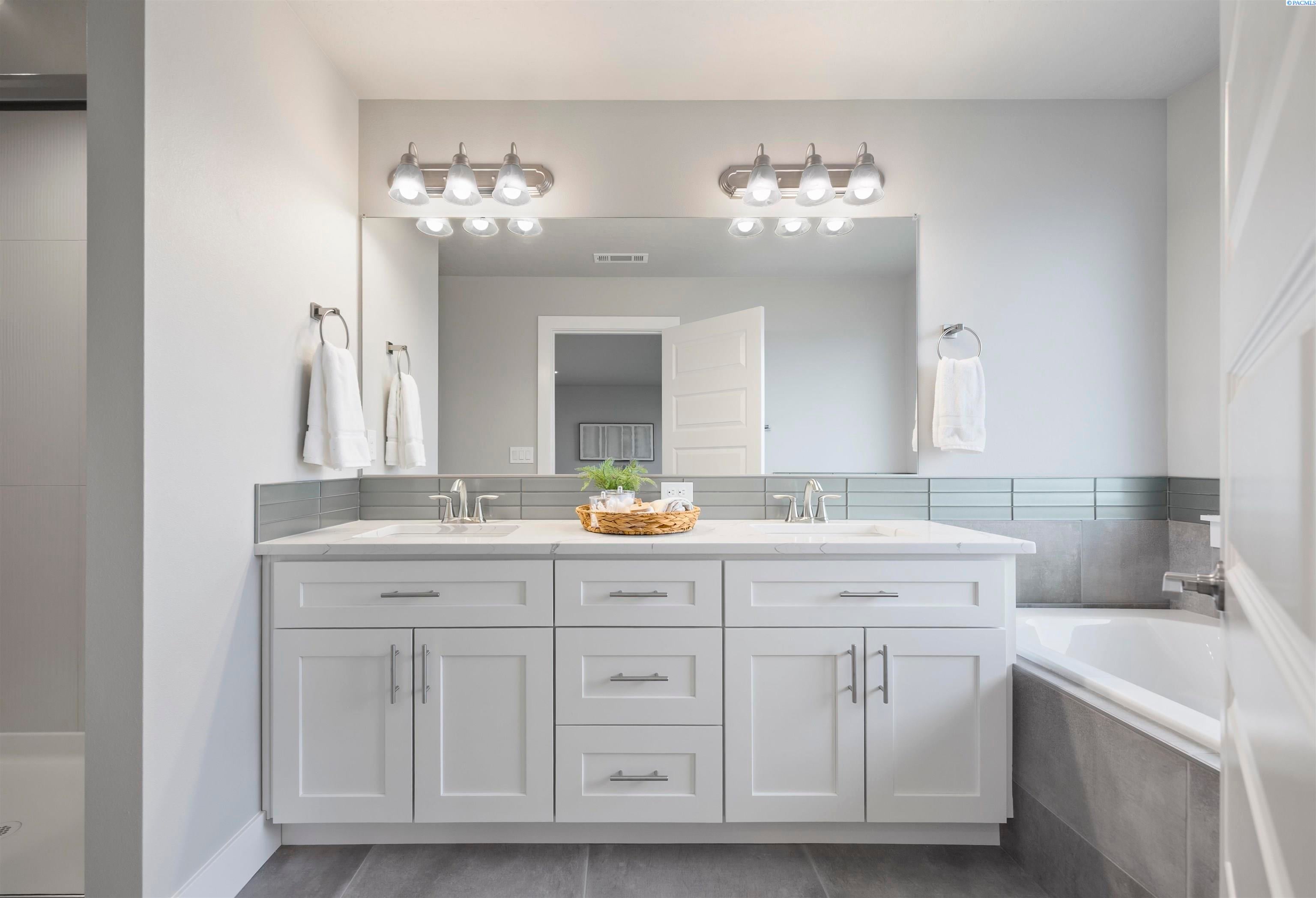 West Richland, Washington, 99353, United States, 4 Bedrooms Bedrooms, ,2 BathroomsBathrooms,Residential,For Sale,2014004