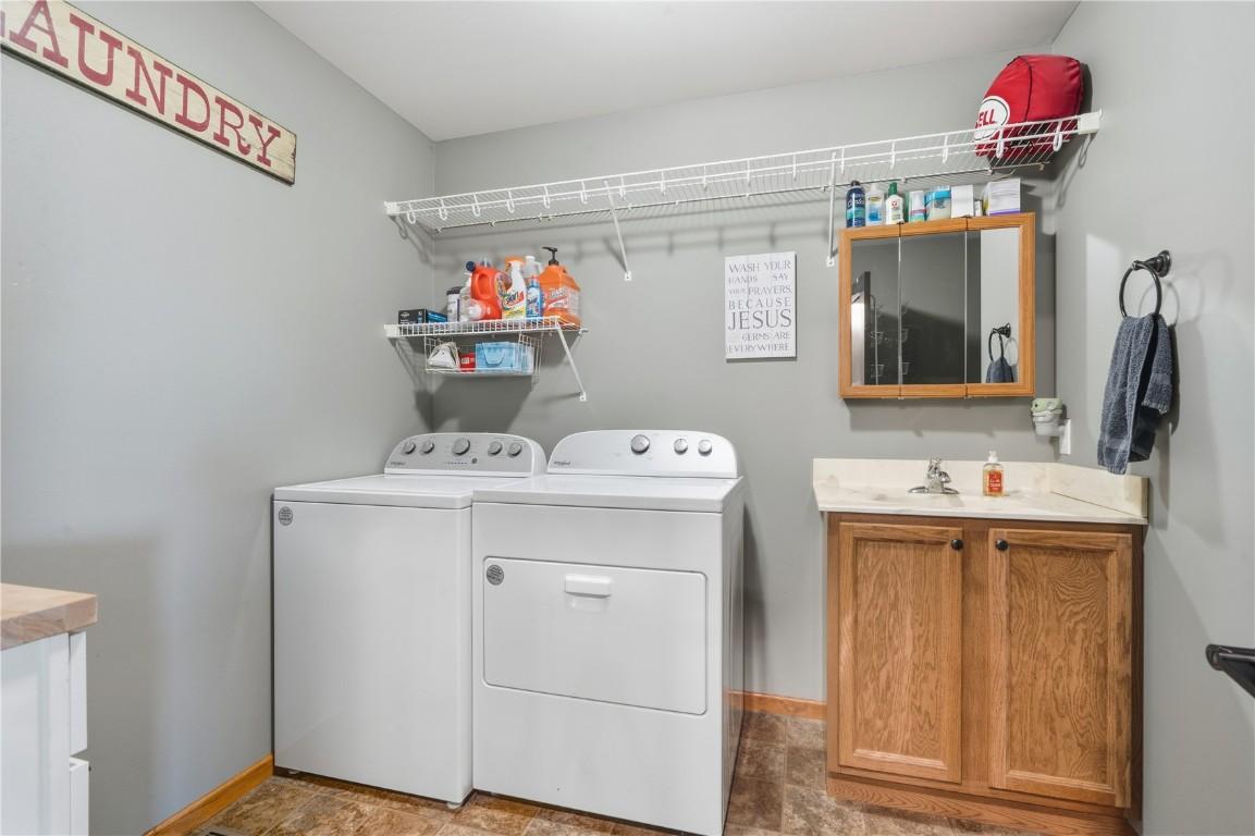 Anamosa, Iowa, 52205, United States, 5 Bedrooms Bedrooms, ,3 BathroomsBathrooms,Residential,For Sale,1975934