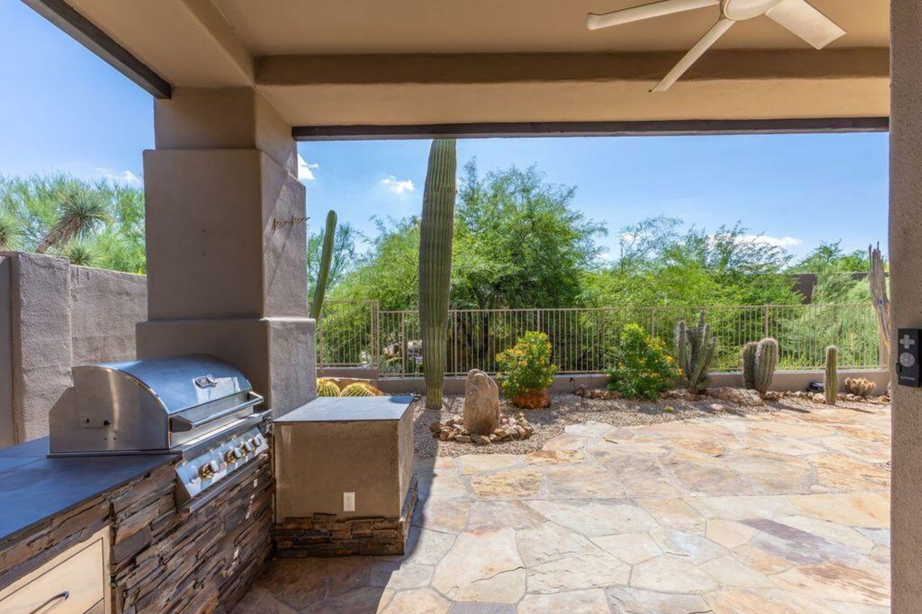  9621 E Chuckwagon Lane  Scottsdale, AZ - 物件實景