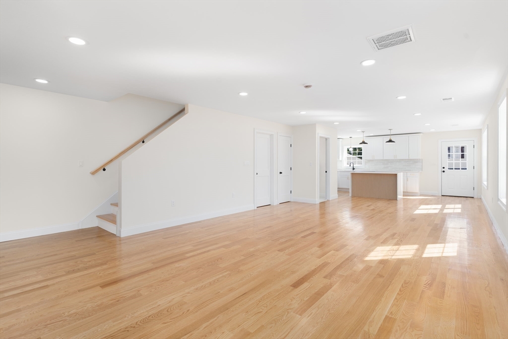 Attleboro, Massachusetts, 02703, United States, 3 Bedrooms Bedrooms, ,3 BathroomsBathrooms,Residential,For Sale,1908600