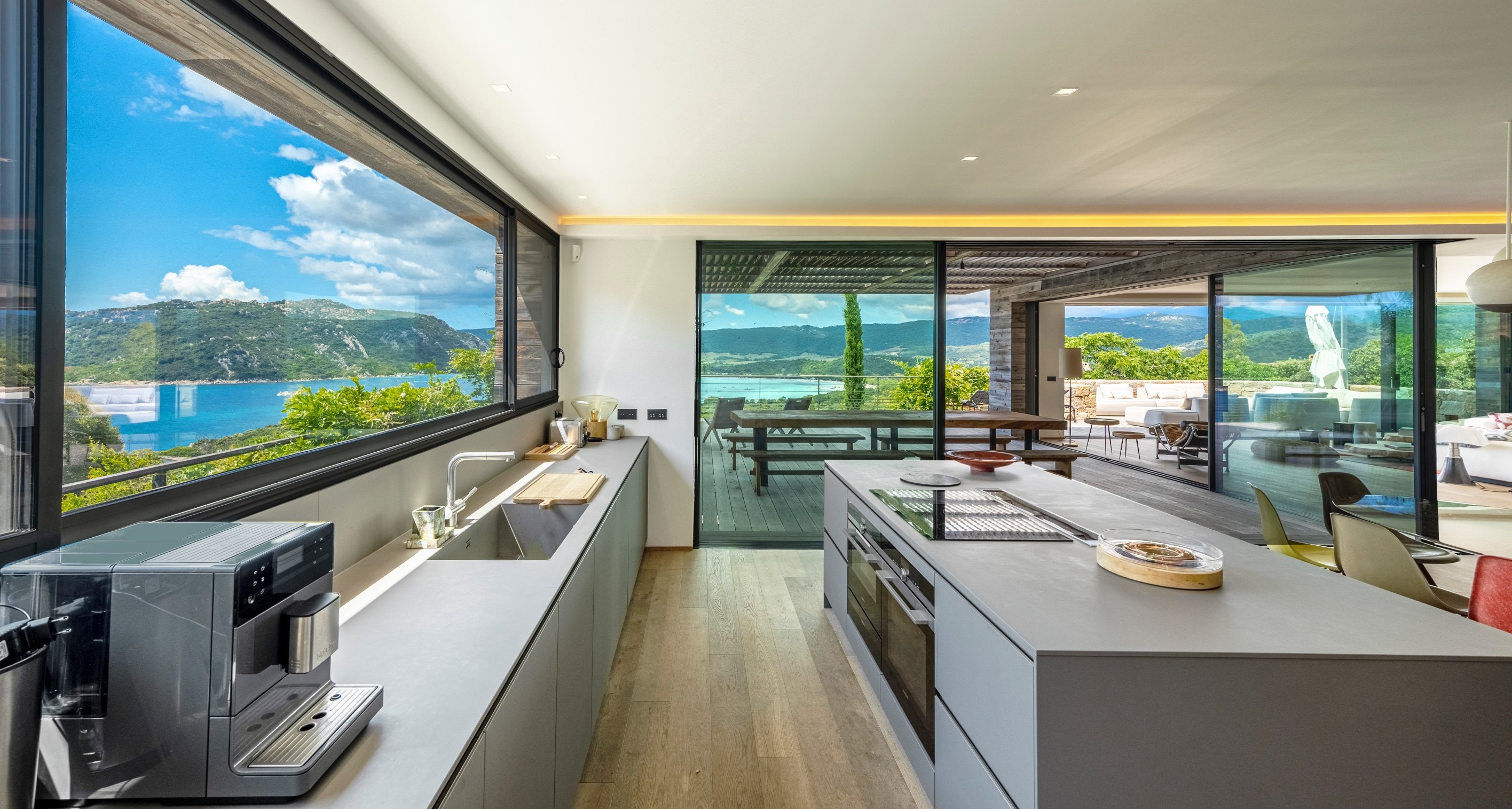 ARCHITECT-DESIGNED VILLA - PRIVATE WXATERFRONT ESTATE OF CALA D