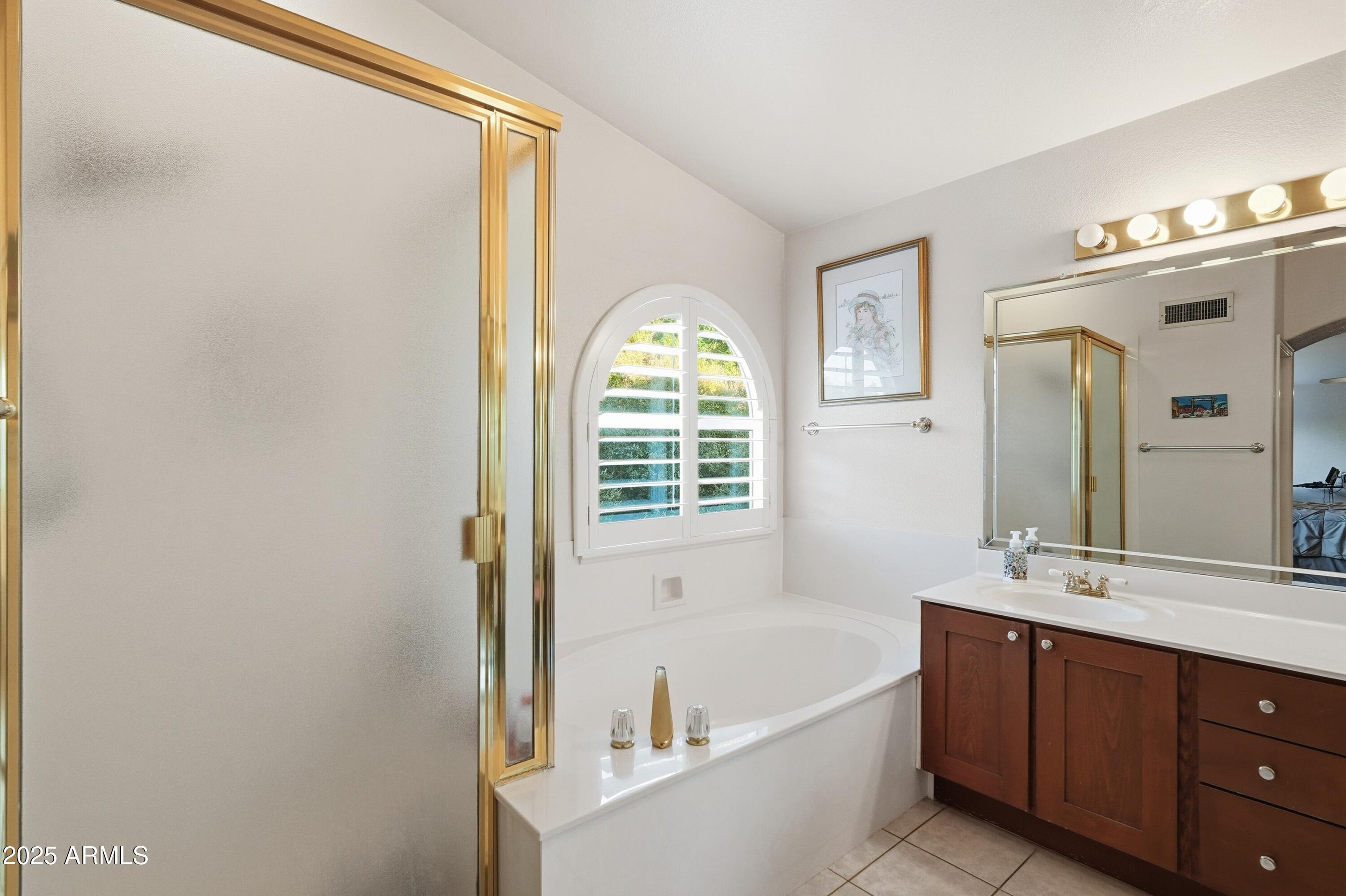 Phoenix, Arizona, 85044, United States, 4 Bedrooms Bedrooms, ,3 BathroomsBathrooms,Residential,For Sale,1993107