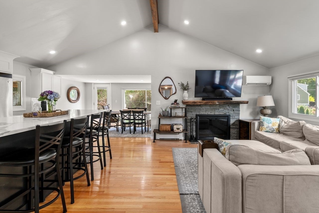 Waltham, Massachusetts, 02453, United States, 3 Bedrooms Bedrooms, ,2 BathroomsBathrooms,Residential,For Sale,1939650