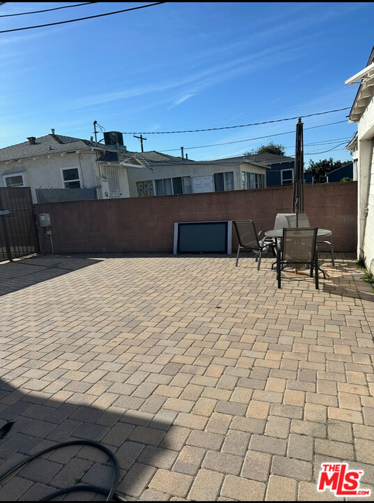 Los Angeles, California, 90047, United States, 2 Bedrooms Bedrooms, ,1 BathroomBathrooms,Residential,For Sale,1933535