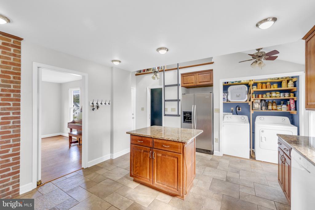 Warrenton, Virginia, 20187, United States, 3 Bedrooms Bedrooms, ,4 BathroomsBathrooms,Residential,For Sale,1977247