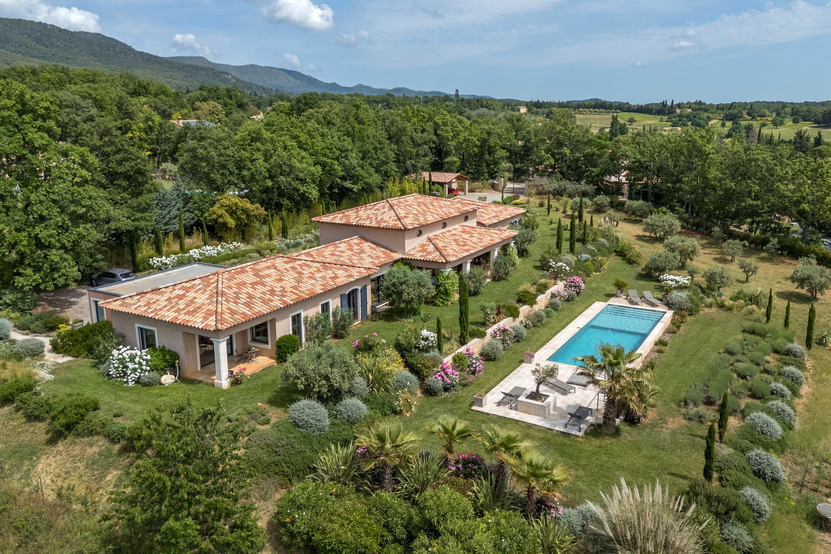  Single-Level Villa with Panoramic Views. - 物件實景