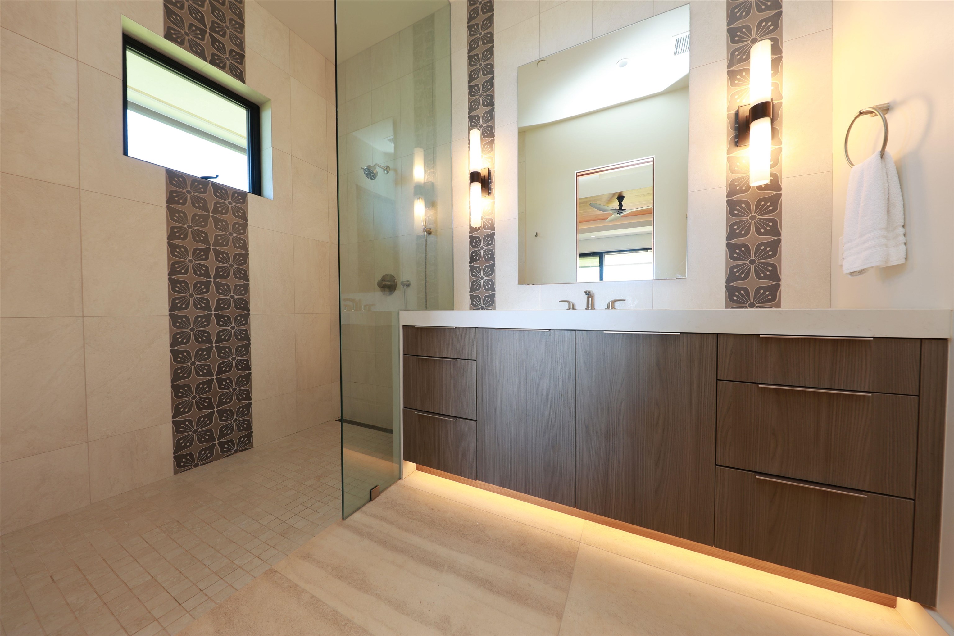 Lahaina, Hawaii, 96761, United States, 5 Bedrooms Bedrooms, ,6 BathroomsBathrooms,Residential,For Sale,1991051