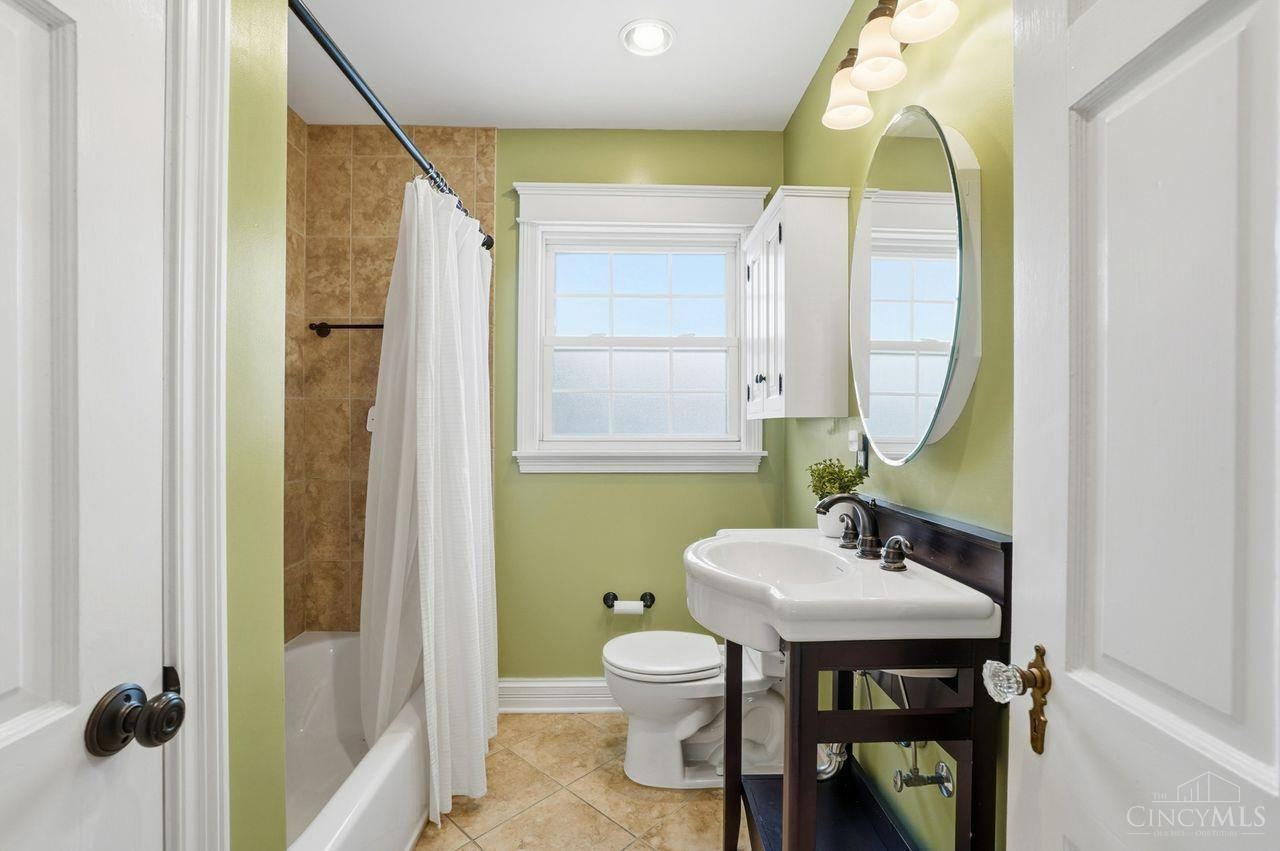 Cincinnati, Ohio, 45209, United States, 3 Bedrooms Bedrooms, ,4 BathroomsBathrooms,Residential,For Sale,2003338