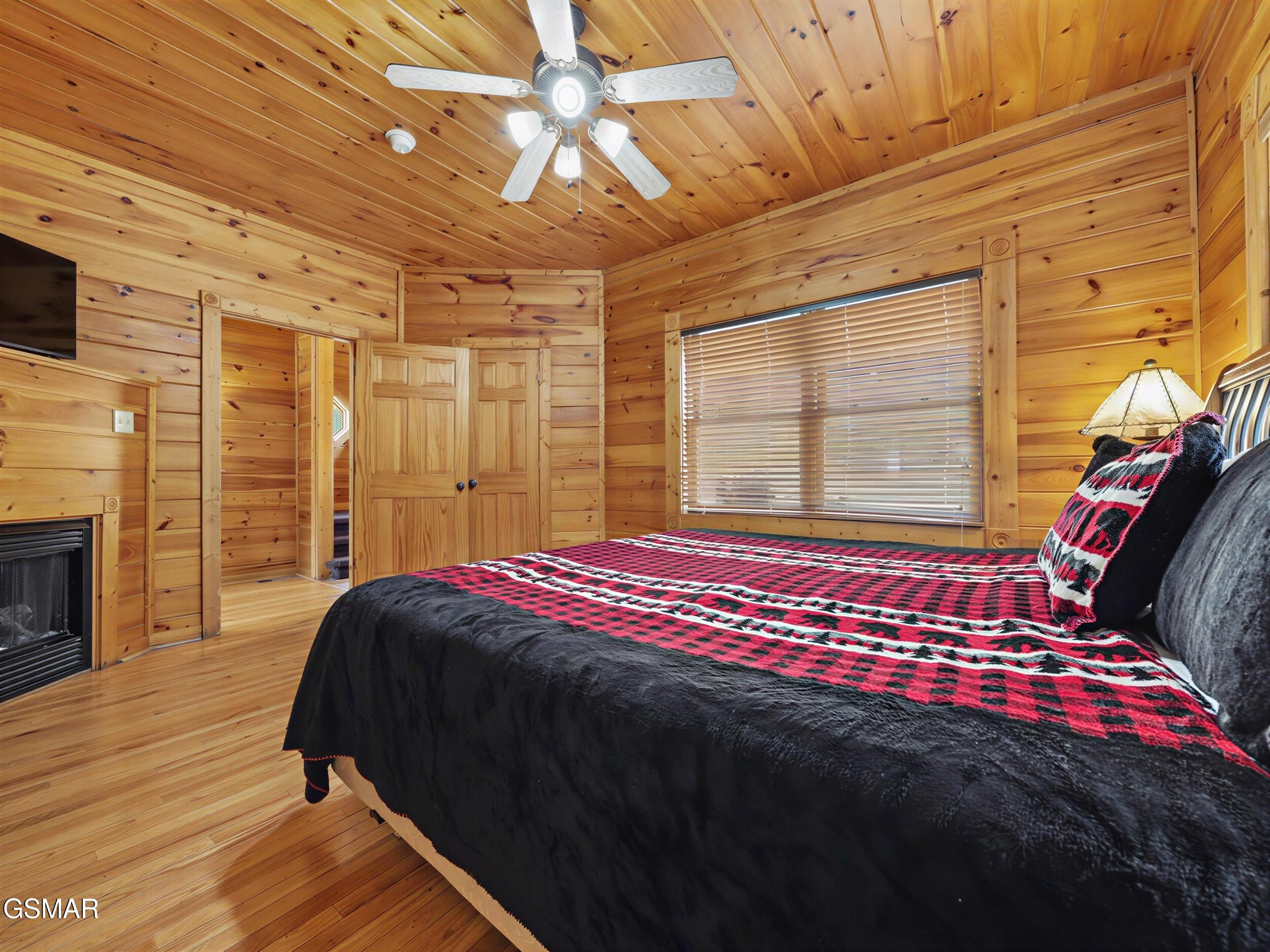 Gatlinburg, Tennessee, 37738, United States, 2 Bedrooms Bedrooms, ,3 BathroomsBathrooms,Residential,For Sale,2024380