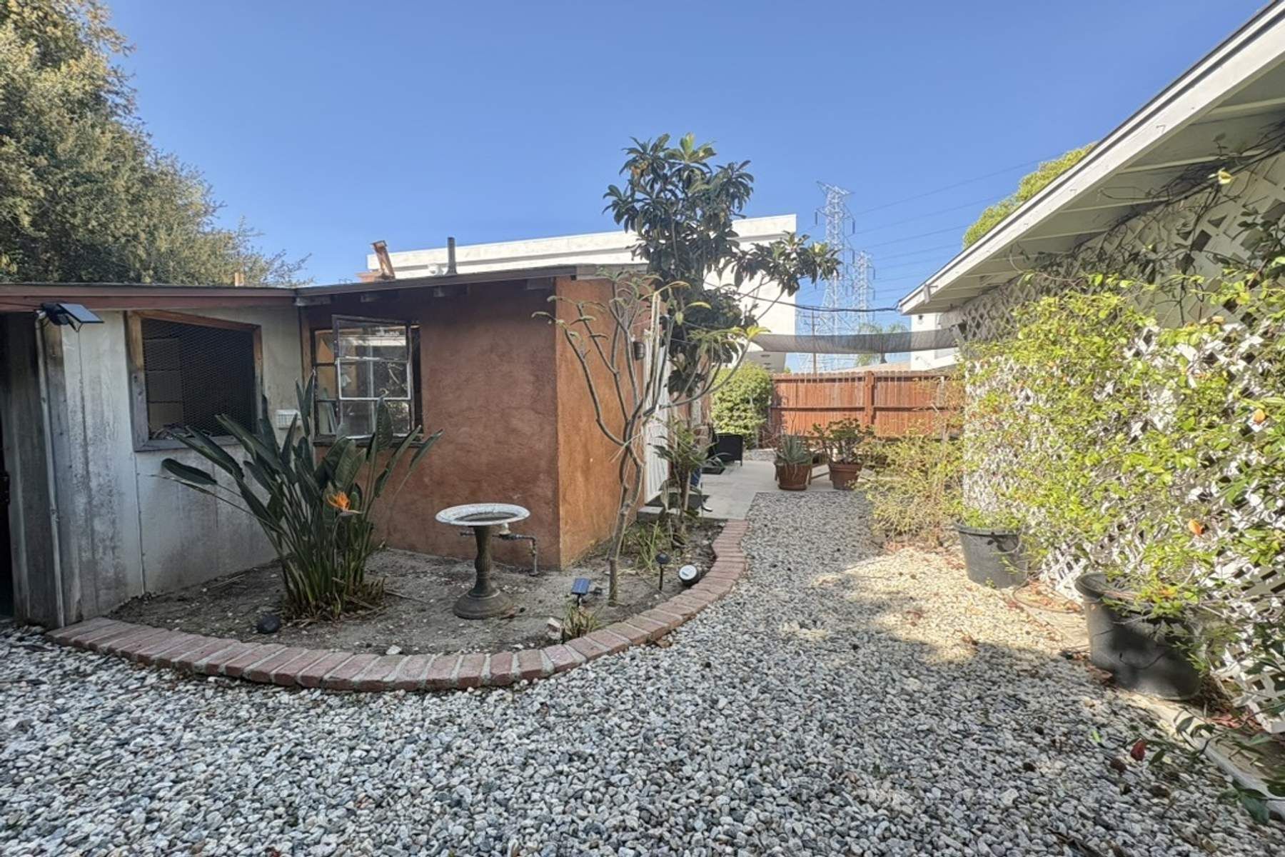  6041 Cleon Avenue - 物件實景