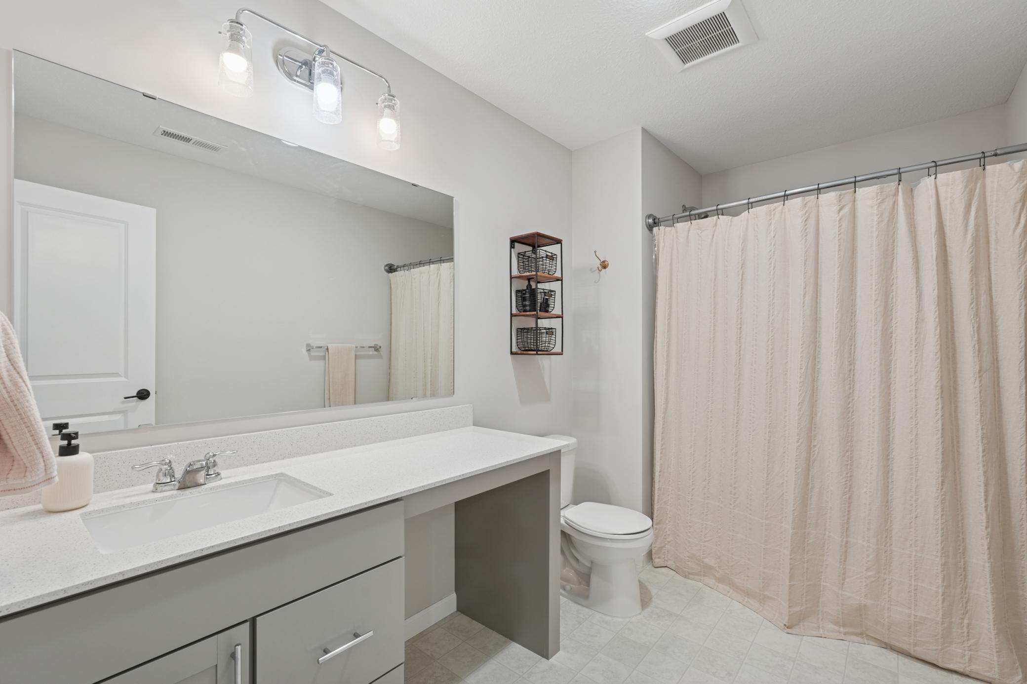 Lake Elmo, Minnesota, 55042, United States, 4 Bedrooms Bedrooms, ,3 BathroomsBathrooms,Residential,For Sale,1999668