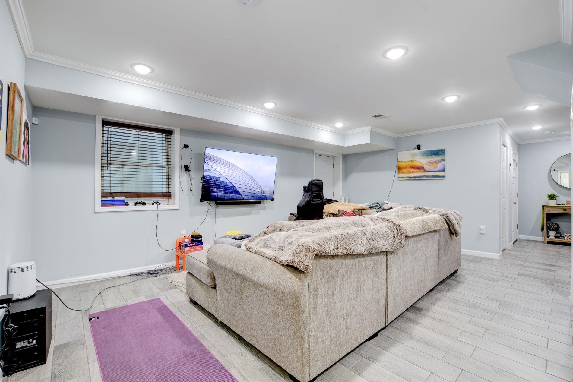 Bayonne, New Jersey, 07002, United States, 7 Bedrooms Bedrooms, ,5 BathroomsBathrooms,Residential,For Sale,1907714