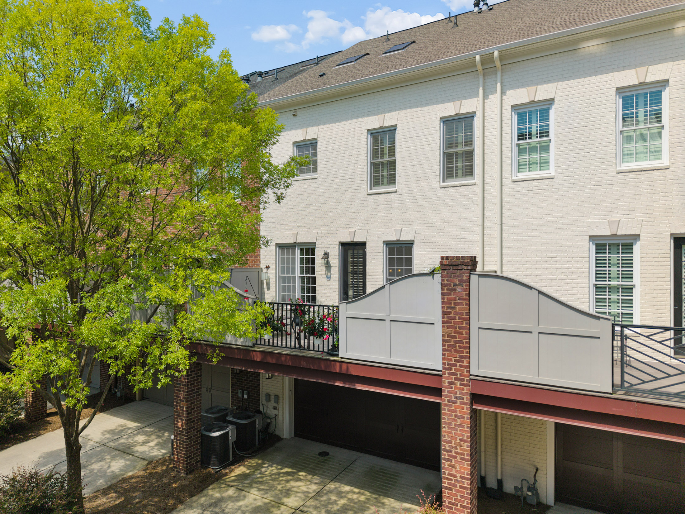  Four Level Brick Townhome with Private Elevator in Gated One Ivy Walk - 物件實景