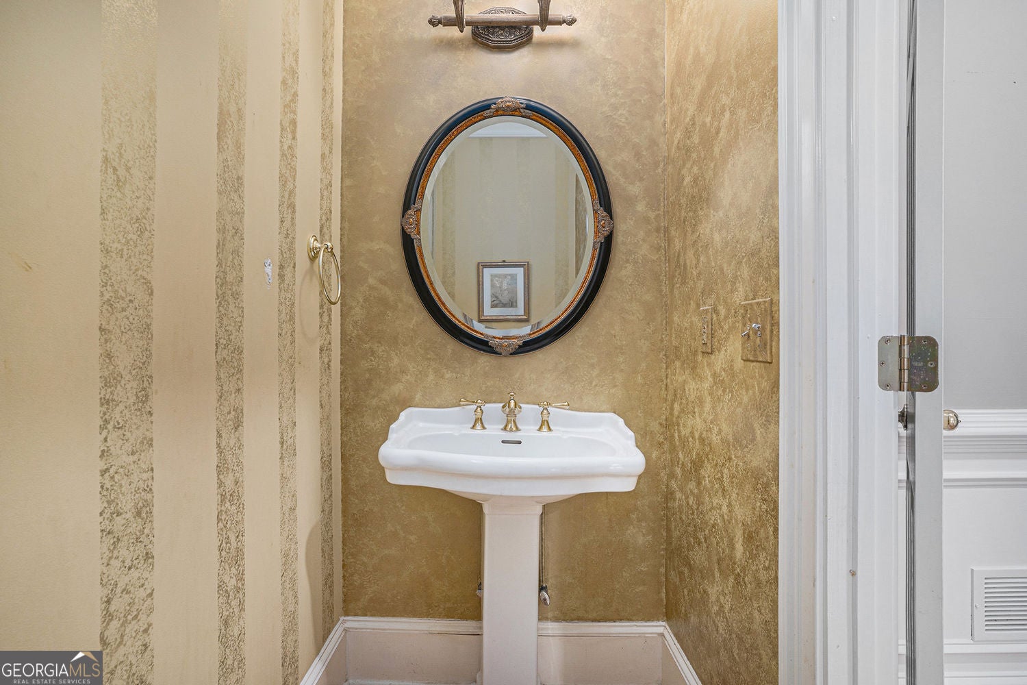 Covington, Georgia, 30014, United States, 5 Bedrooms Bedrooms, ,5 BathroomsBathrooms,Residential,For Sale,1953345