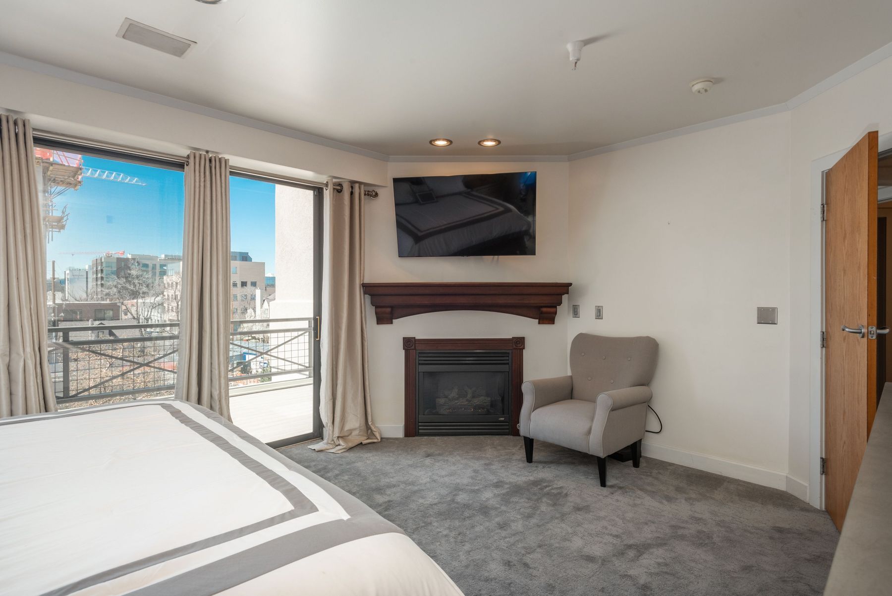  Stunning Cherry Creek Penthouse – Skyline Decks & Luxury Primary Retreat - 物件實景