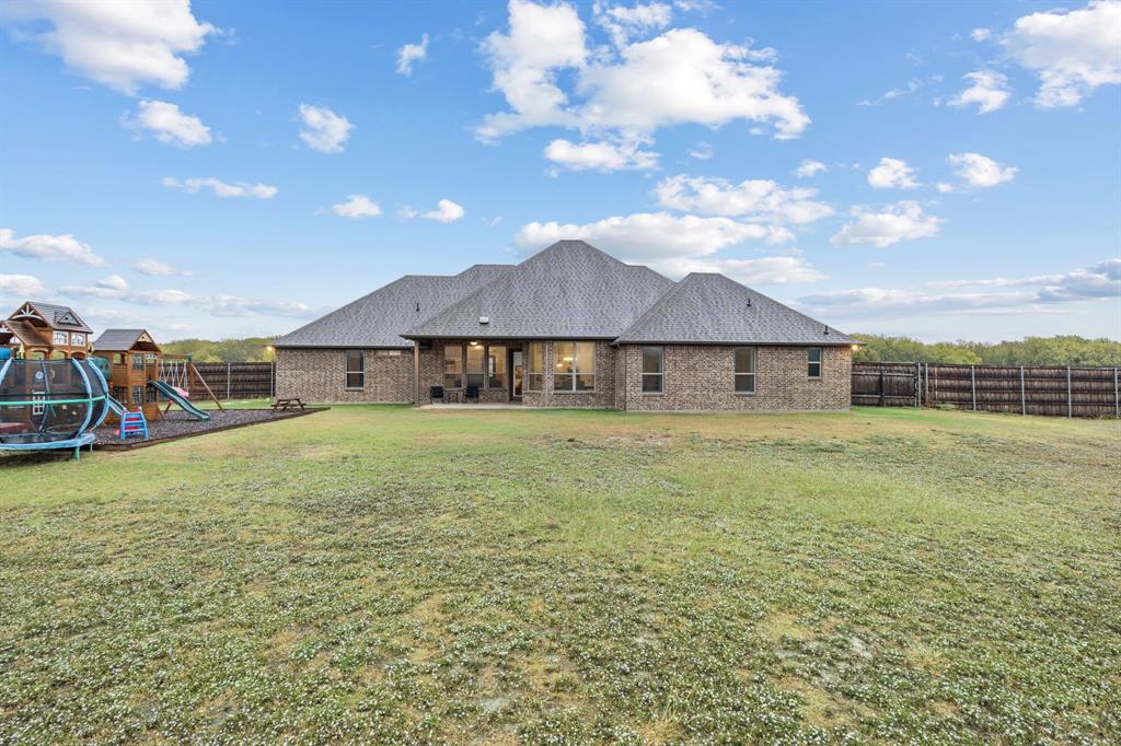 Waxahachie, Texas, 75165, United States, 4 Bedrooms Bedrooms, ,3 BathroomsBathrooms,Residential,For Sale,1981822