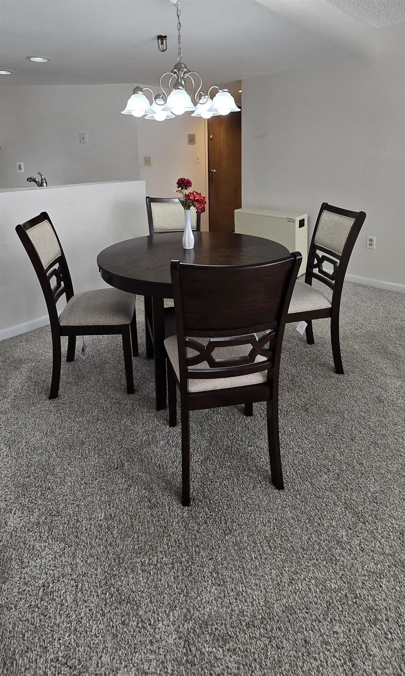 Portsmouth, New Hampshire, 03801, United States, 2 Bedrooms Bedrooms, ,1 BathroomBathrooms,Residential,For Sale,1838019