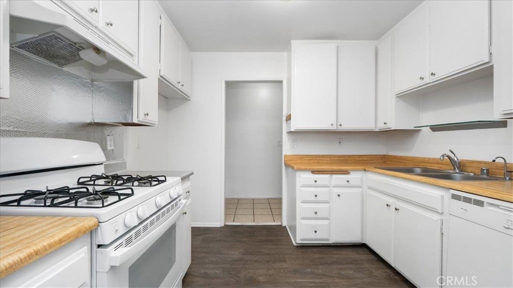 Los Angeles, California, 90034, United States, 2 Bedrooms Bedrooms, ,2 BathroomsBathrooms,Residential,For Sale,2025767