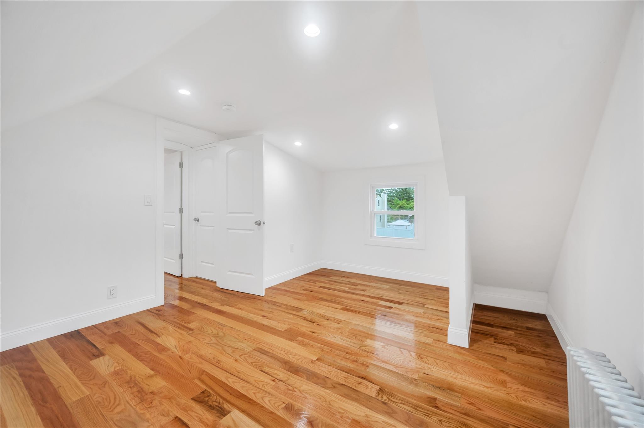 Shirley, New York, 11967, United States, 5 Bedrooms Bedrooms, ,2 BathroomsBathrooms,Residential,For Sale,1965339