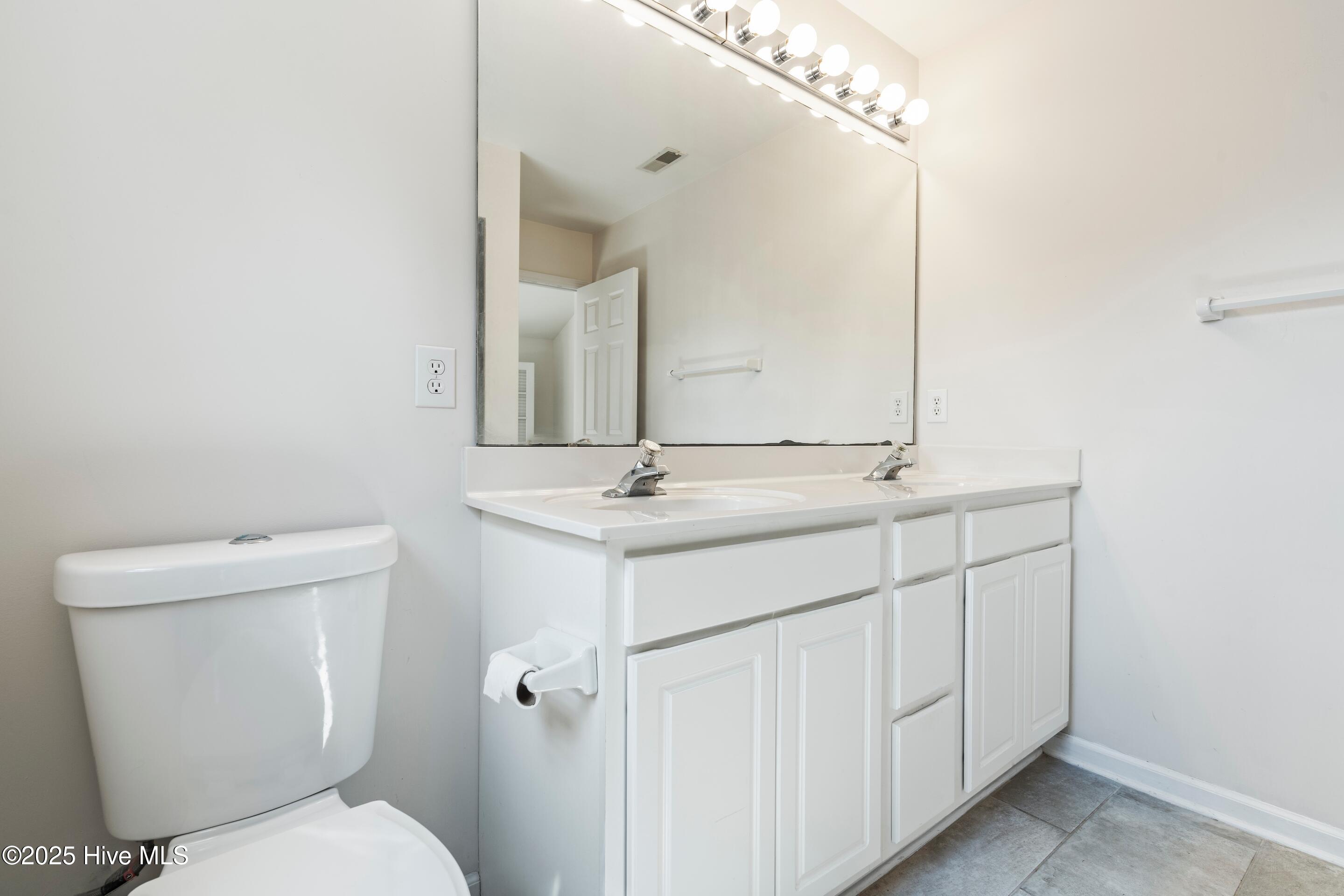 Wilmington, North Carolina, 28405, United States, 4 Bedrooms Bedrooms, ,2 BathroomsBathrooms,Residential,For Sale,1957483