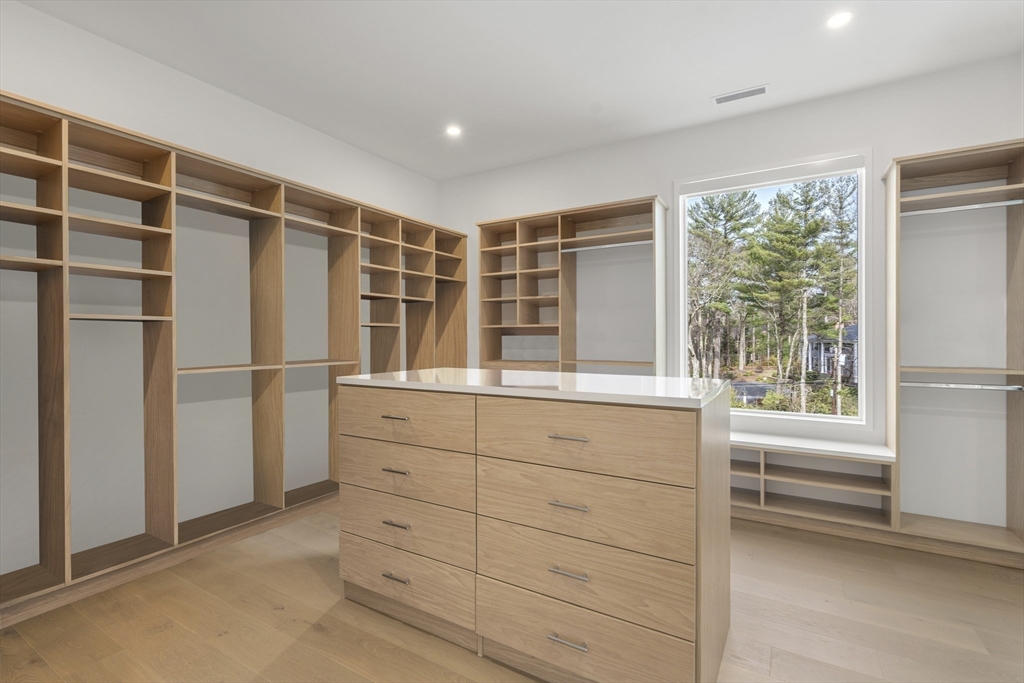 Weston, Massachusetts, 02493, United States, 6 Bedrooms Bedrooms, ,8 BathroomsBathrooms,Residential,For Sale,1946970