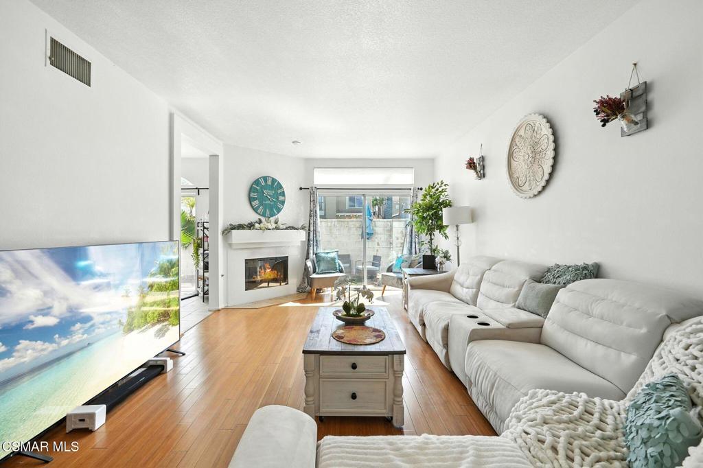 Moorpark, California, 93021, United States, 2 Bedrooms Bedrooms, ,3 BathroomsBathrooms,Residential,For Sale,1937149