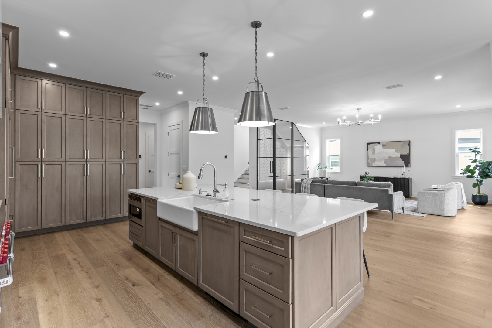 Tampa, Florida, 33611, United States, 6 Bedrooms Bedrooms, ,6 BathroomsBathrooms,Residential,For Sale,1981634