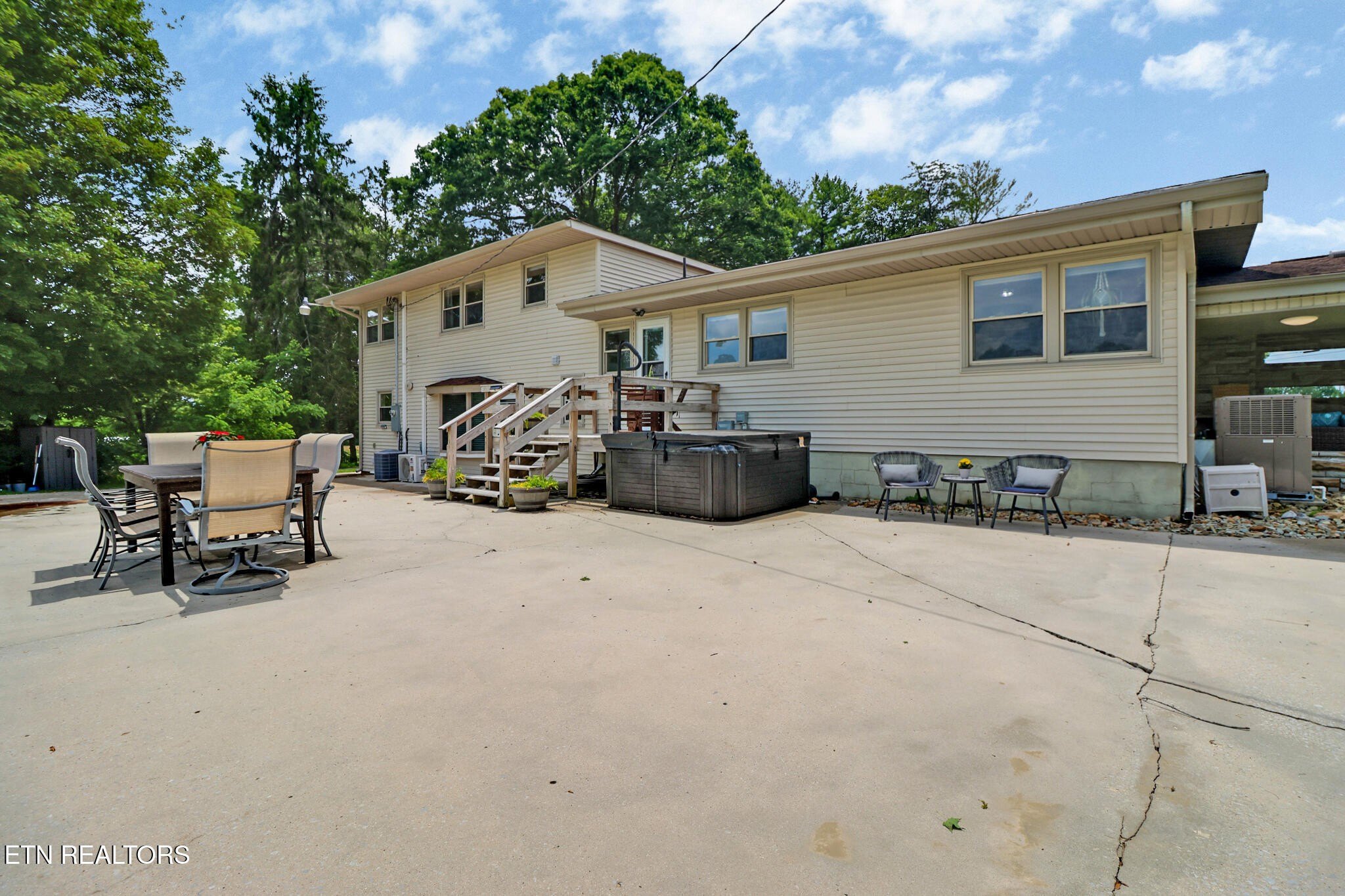 Crossville, Tennessee, 38571, United States, 5 Bedrooms Bedrooms, ,3 BathroomsBathrooms,Residential,For Sale,1909214