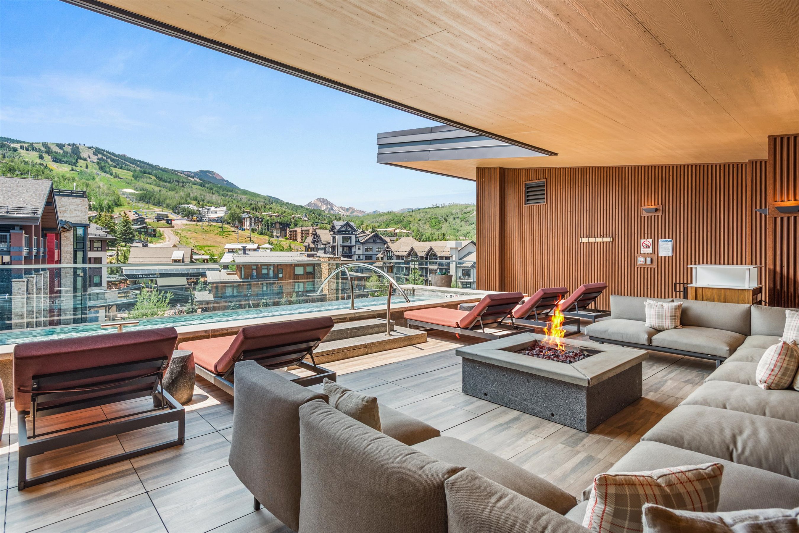  Elevated Mountain Living Meets Effortless Ski Access - 物件實景