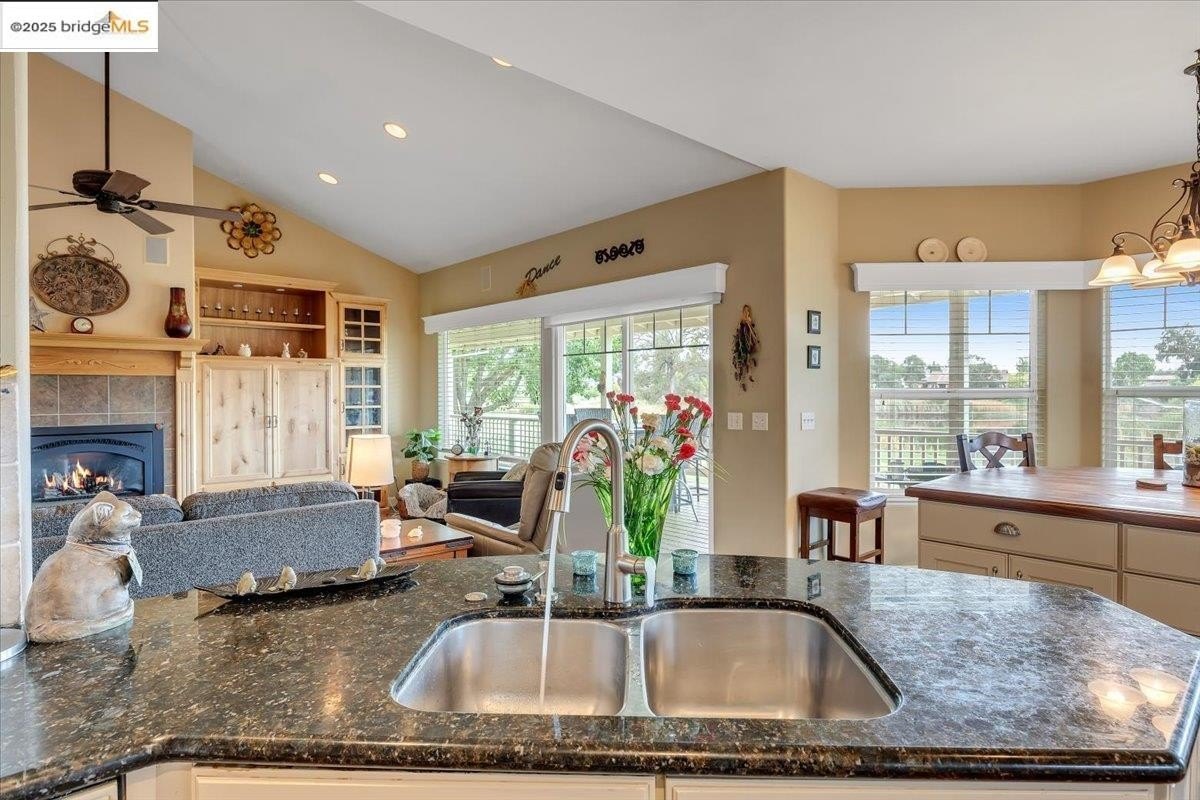 Angels Camp, California, 95222, United States, 3 Bedrooms Bedrooms, ,2 BathroomsBathrooms,Residential,For Sale,1956935