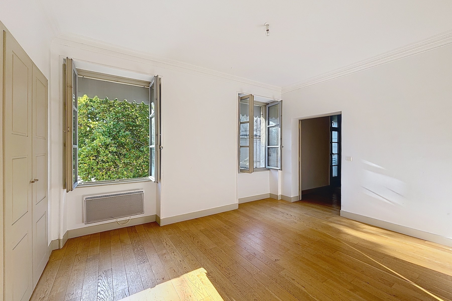  Sophisticated Apartment Facing the Iconic Nîmes Arena – A UNESCO-Listed Heritag… - 物件實景