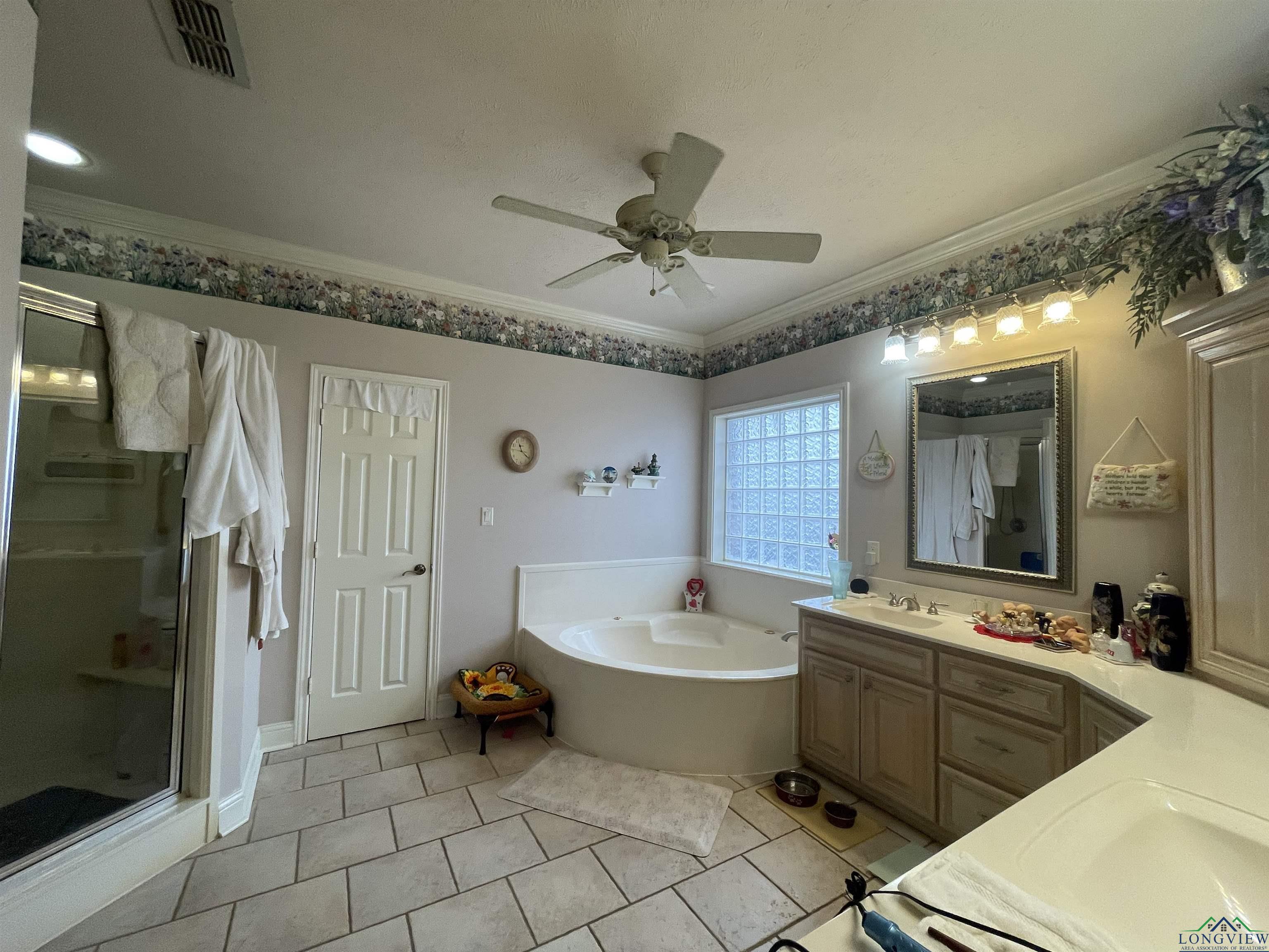 Nacogdoches, Texas, 75964, United States, 4 Bedrooms Bedrooms, ,4 BathroomsBathrooms,Residential,For Sale,1708652