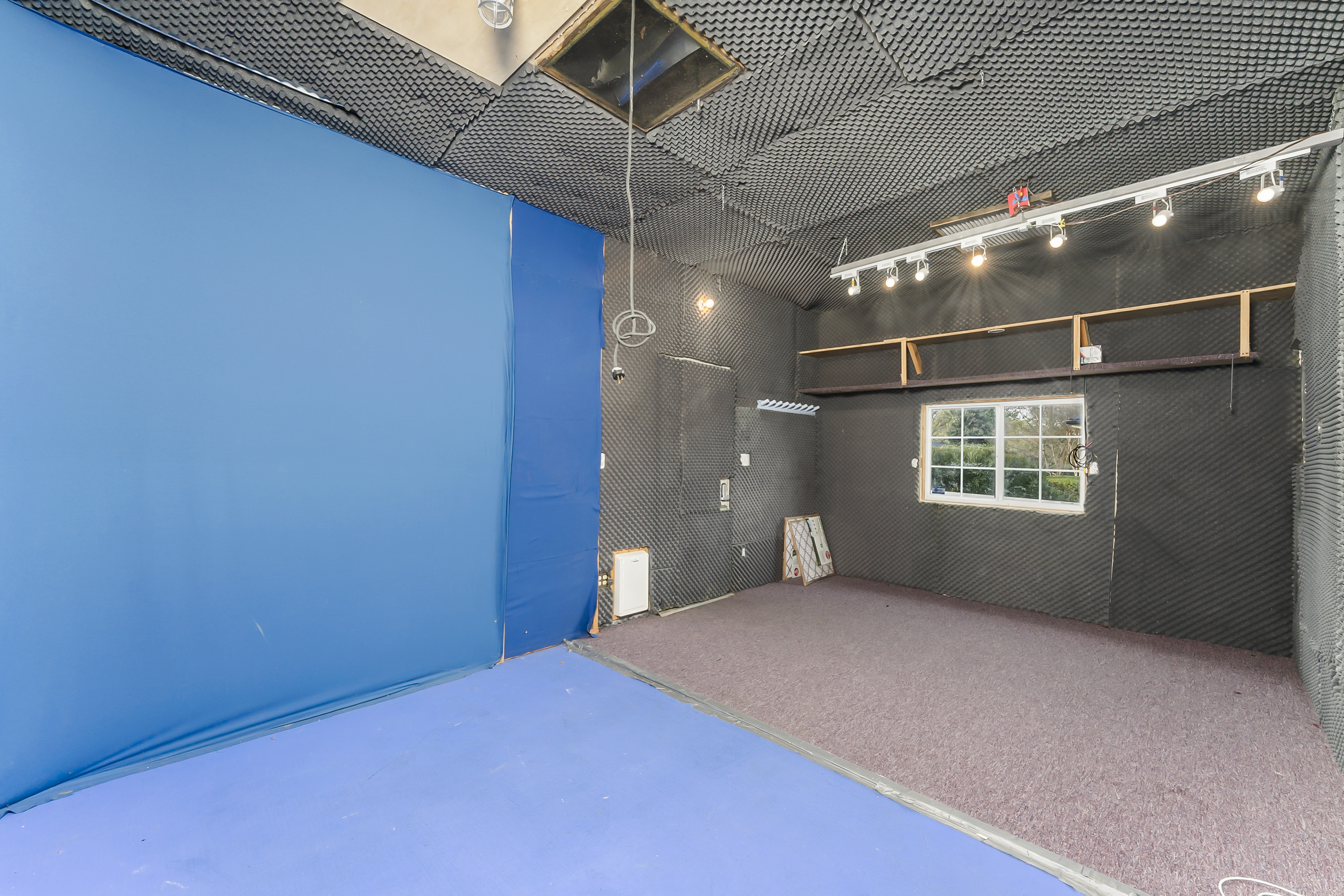  River Views • Pool • A Striking Estate That Makes a Statement - 物件實景