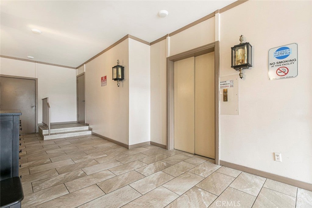 Glendale, California, 91202, United States, 2 Bedrooms Bedrooms, ,1 BathroomBathrooms,Residential,For Sale,1988969