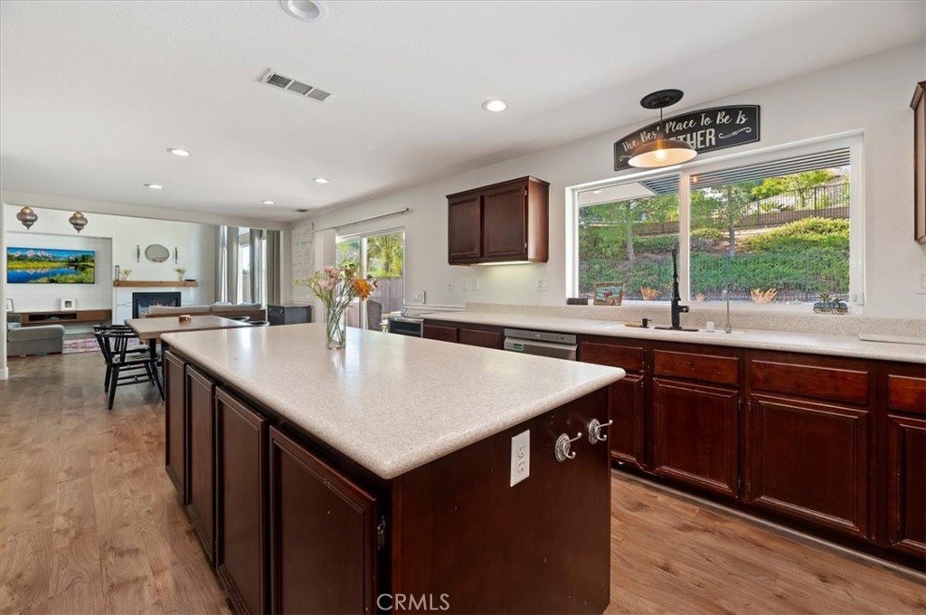 Lake Elsinore, California, 92532, United States, 4 Bedrooms Bedrooms, ,3 BathroomsBathrooms,Residential,For Sale,1939377
