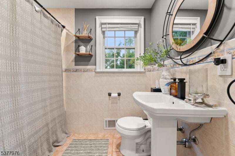Randolph Twp., New Jersey, 07869, United States, 3 Bedrooms Bedrooms, ,2 BathroomsBathrooms,Residential,For Sale,1944786